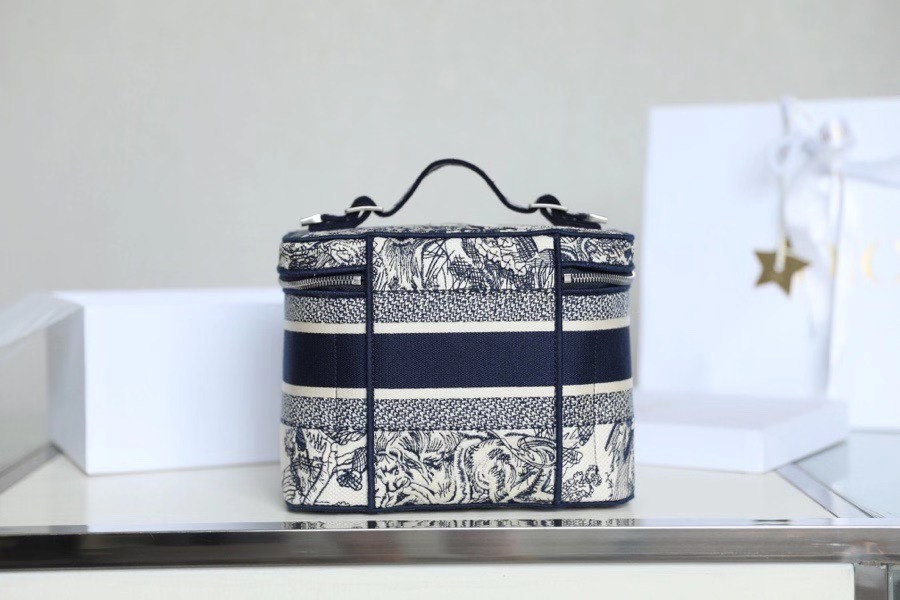 D10r Travel make up bag