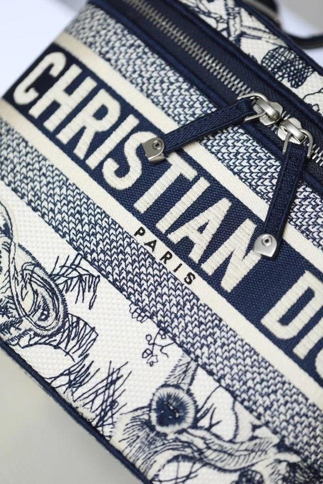 D10r Travel make up bag