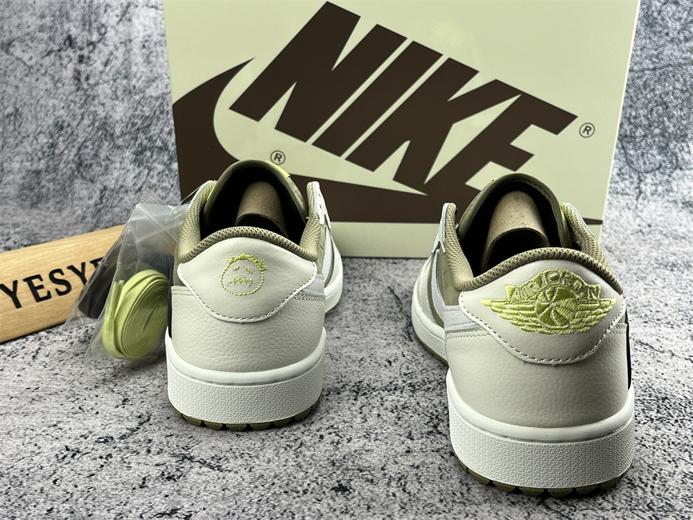 UA TRAVIS SCOTT X AIR JORDAN 1 LOW GOLF 