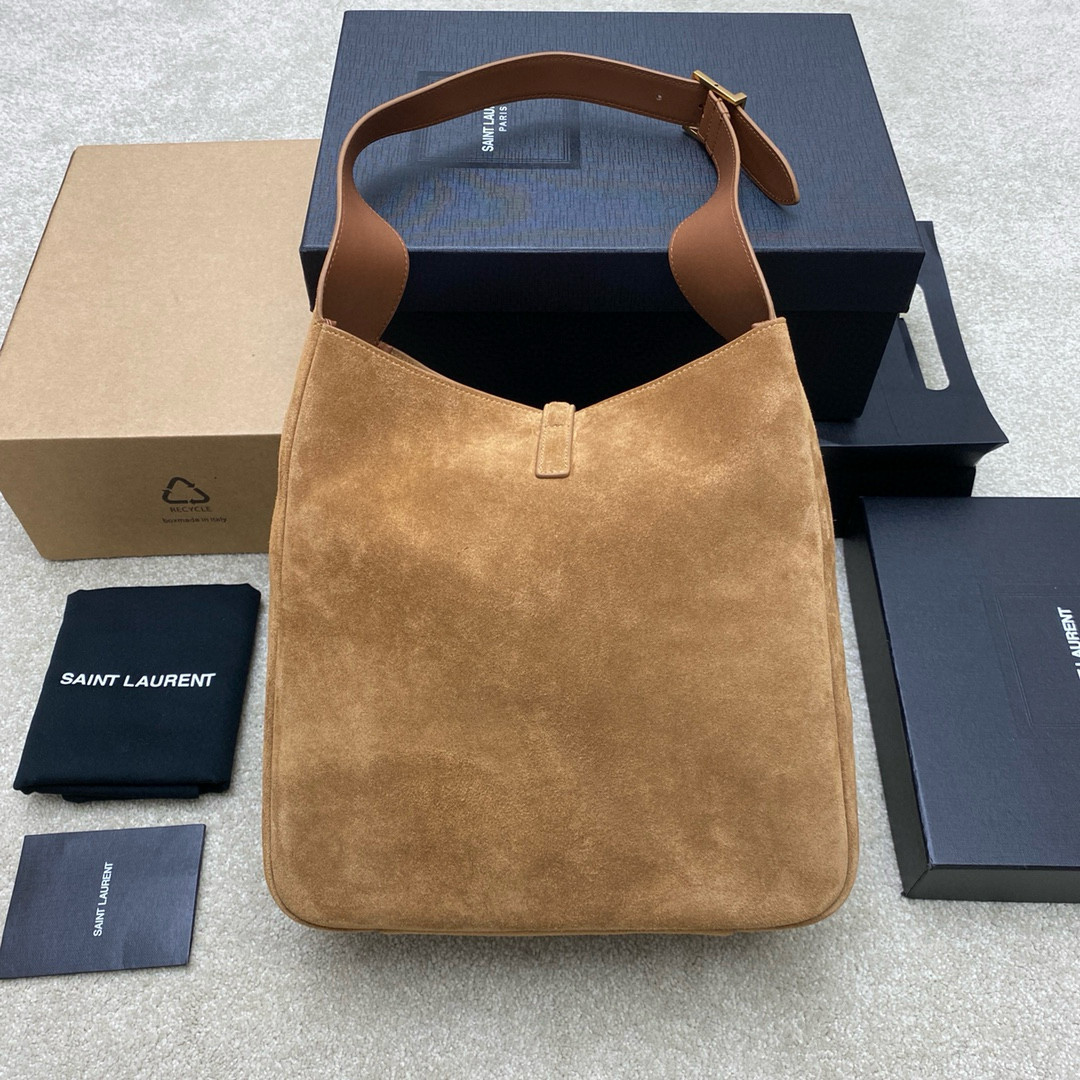 Y51 LE 5 À 7 S*pPLE LARGE IN SUEDE 30 X 31 X 13 CM