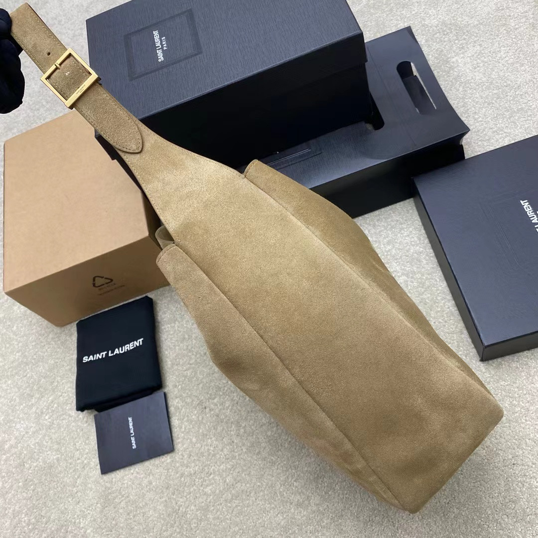 Y51 LE 5 À 7 S*pPLE LARGE IN SUEDE 30 X 31 X 13 CM