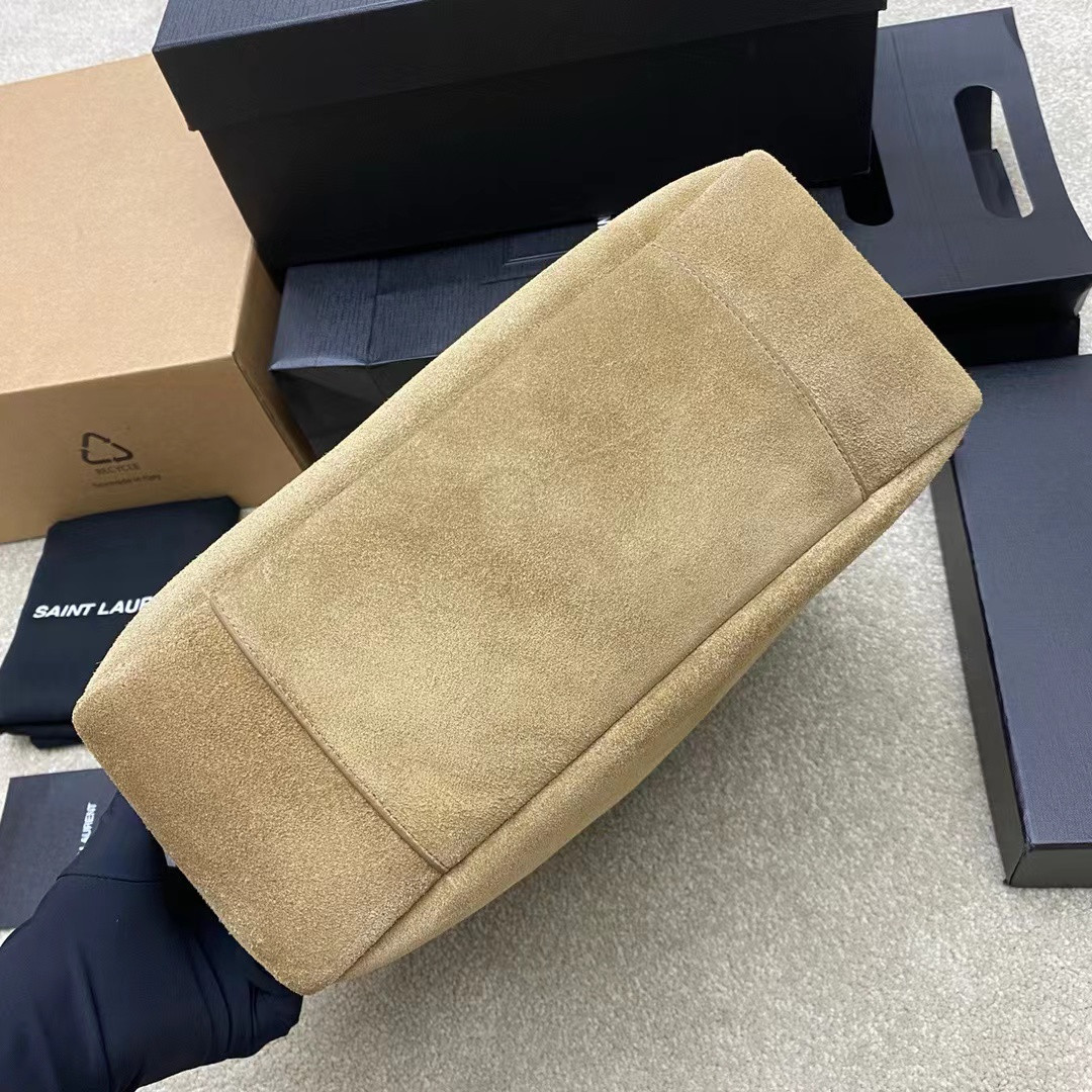 Y51 LE 5 À 7 S*pPLE LARGE IN SUEDE 30 X 31 X 13 CM