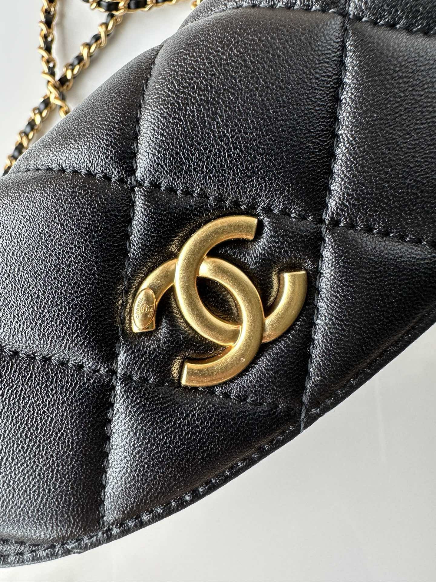 Ch**el Waist Bag 17 × 24 × 11 cm