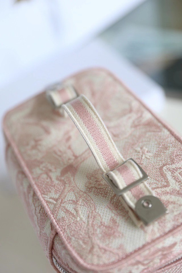 D10r Travel make up bag