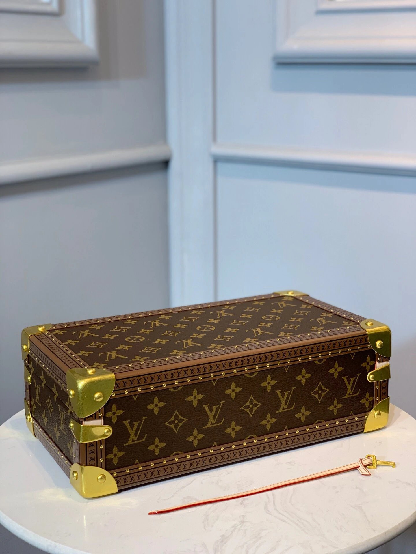 LV 8 WATCH CASE M20039