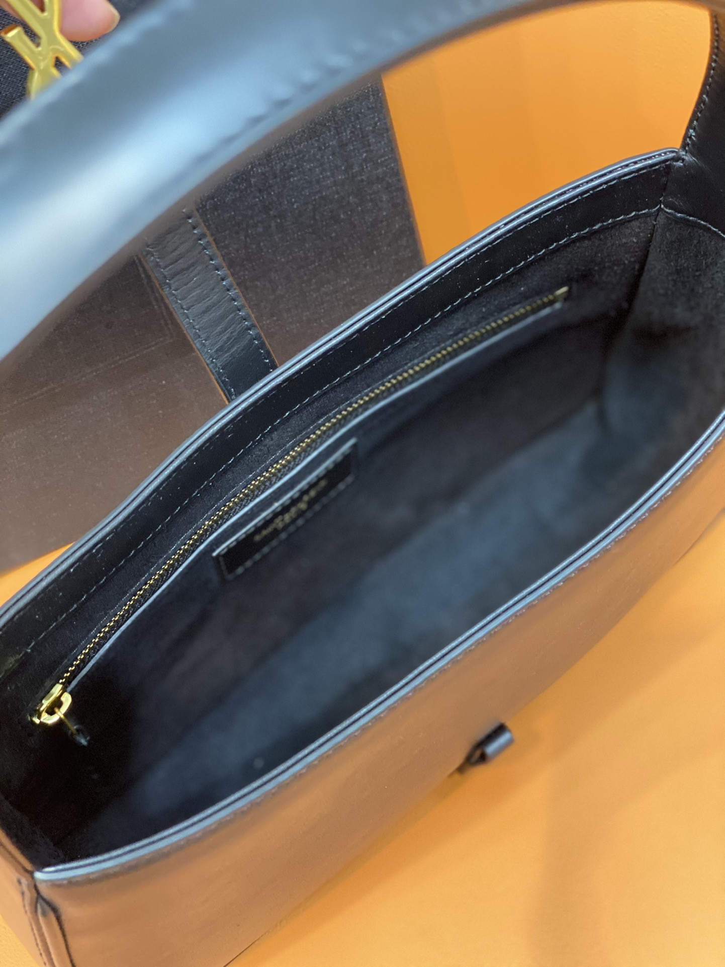 Y51 LE 5 À 7 IN SMOOTH LEATHER NOIR 23 X 16 X 6.5 CM