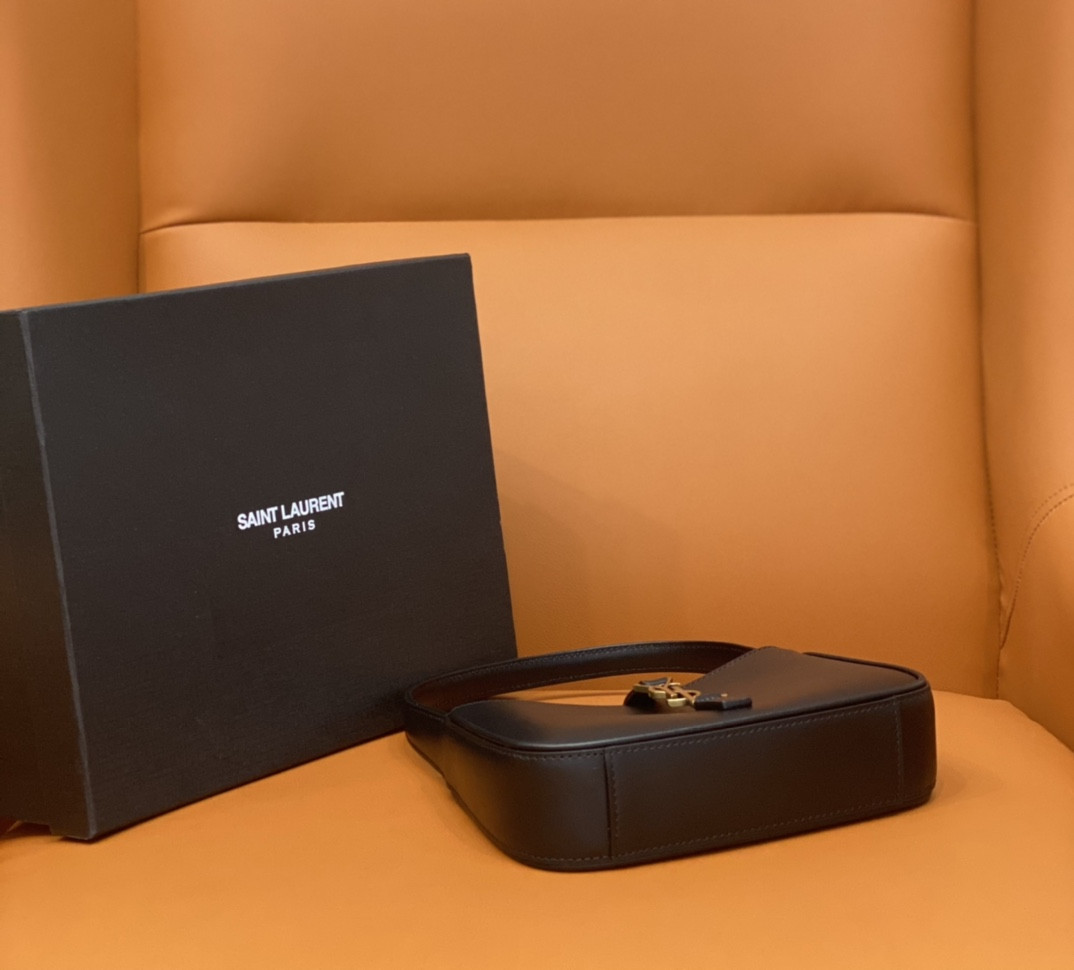 Y51 MINI LE 5 À 7 IN SMOOTH LEATHER NOIR  19 X 11.5 X 4.5 CM