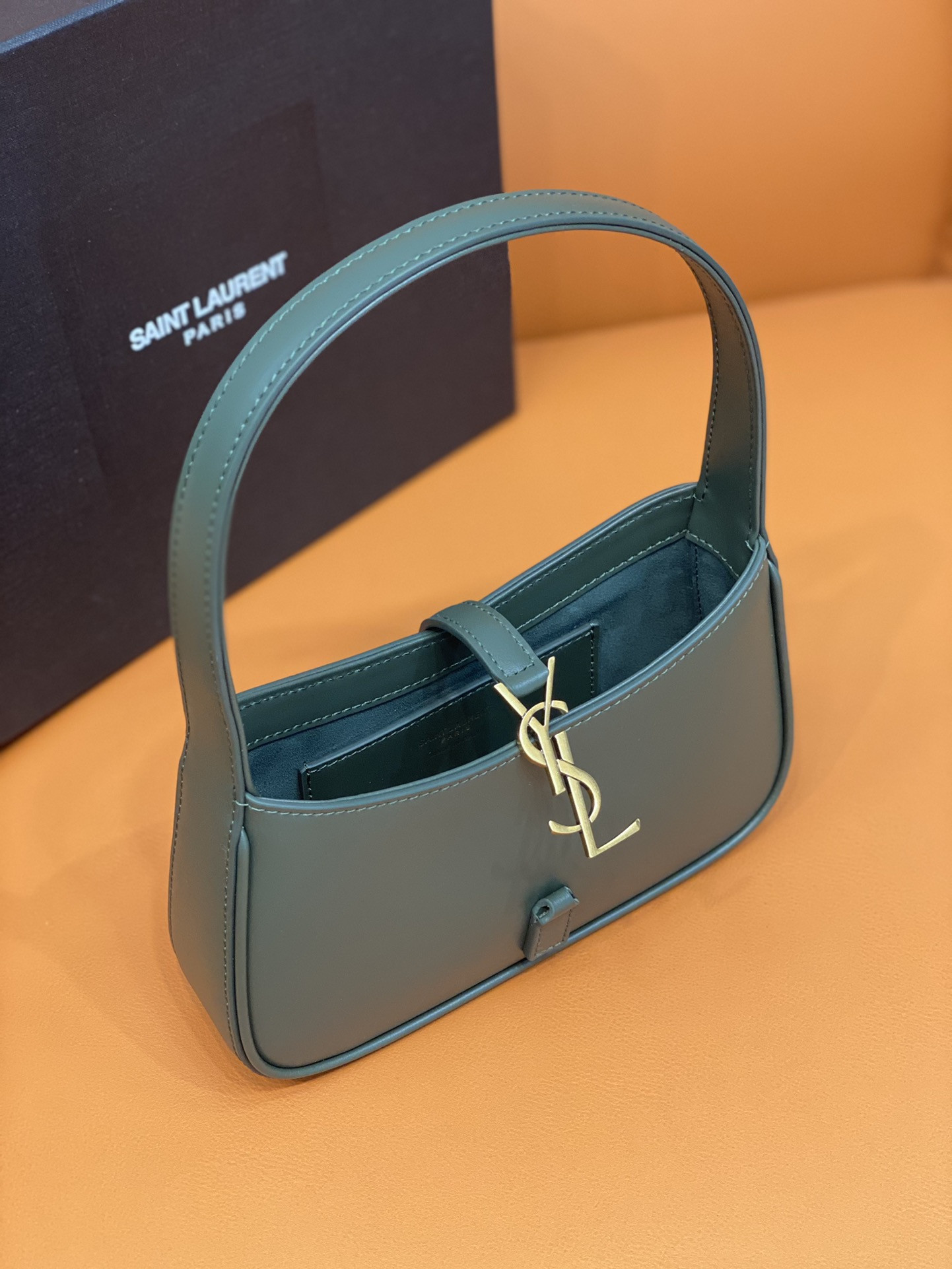 Y51 MINI LE 5 À 7 IN SMOOTH LEATHER 7.5 X 4.5 X 1.8 INCHES