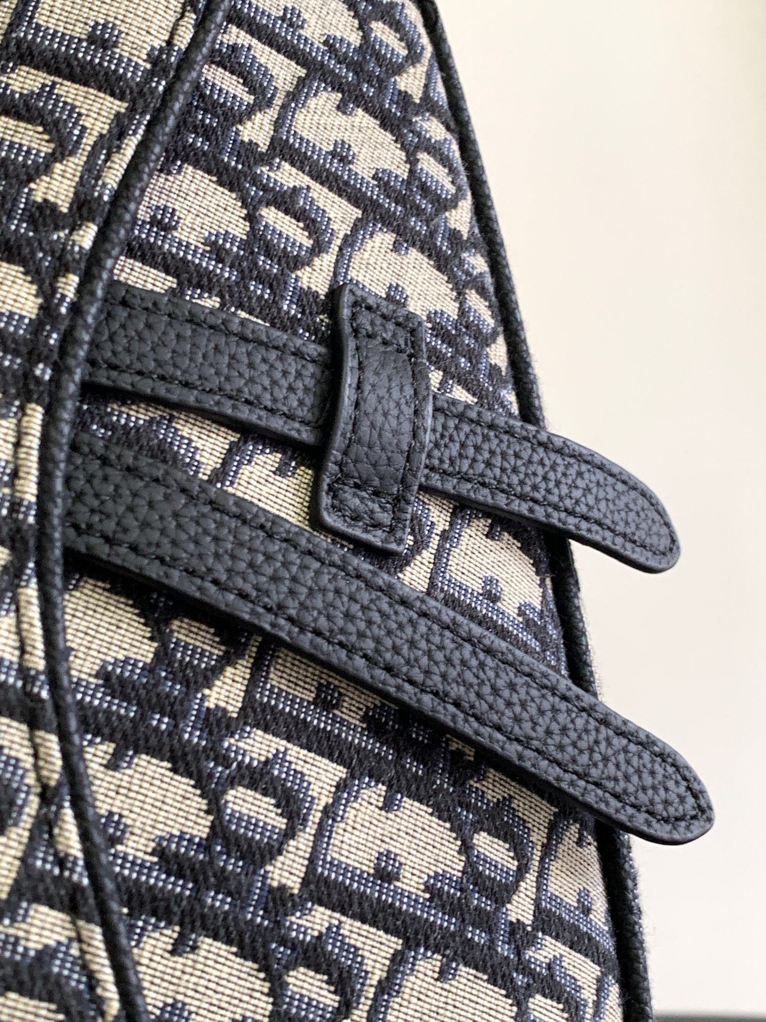 D10r Saddle Bag Beige and Black D10r Oblique Jacquard 26 x 19 x 4.5 cm