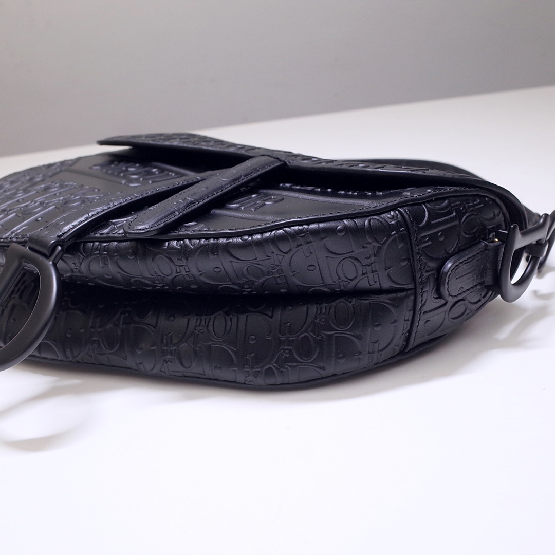 SADDLE BAG WITH STRAP Black D10r Oblique Embossed Calfskin 25.5x20x6.5cm