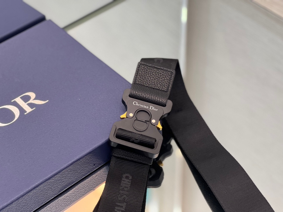 Chr1st1an D10r Saddle Crossbody Bag Oblique Canvas 26 x 19 x 4.5 cm