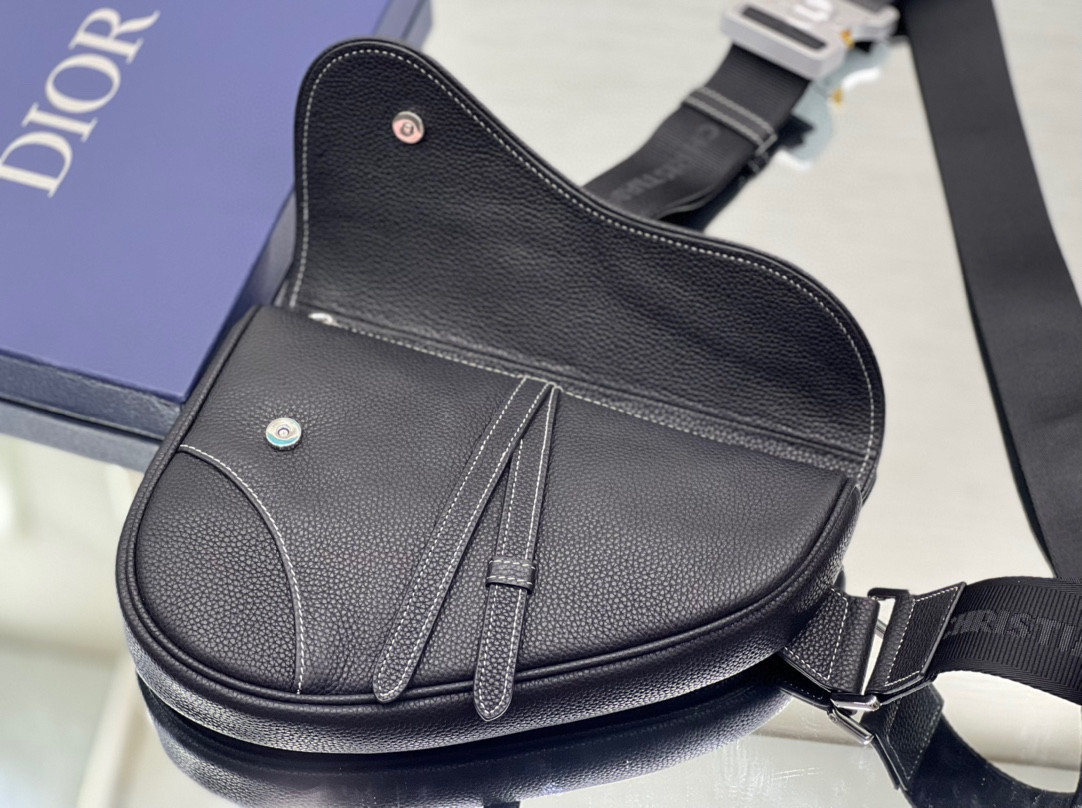 D10r Saddle Bag Black Grained Calfskin 26 x 19 x 4.5 cm