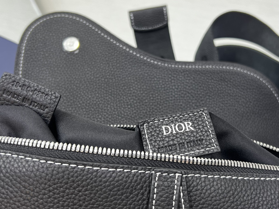 D10r Saddle Bag Black Grained Calfskin 26 x 19 x 4.5 cm