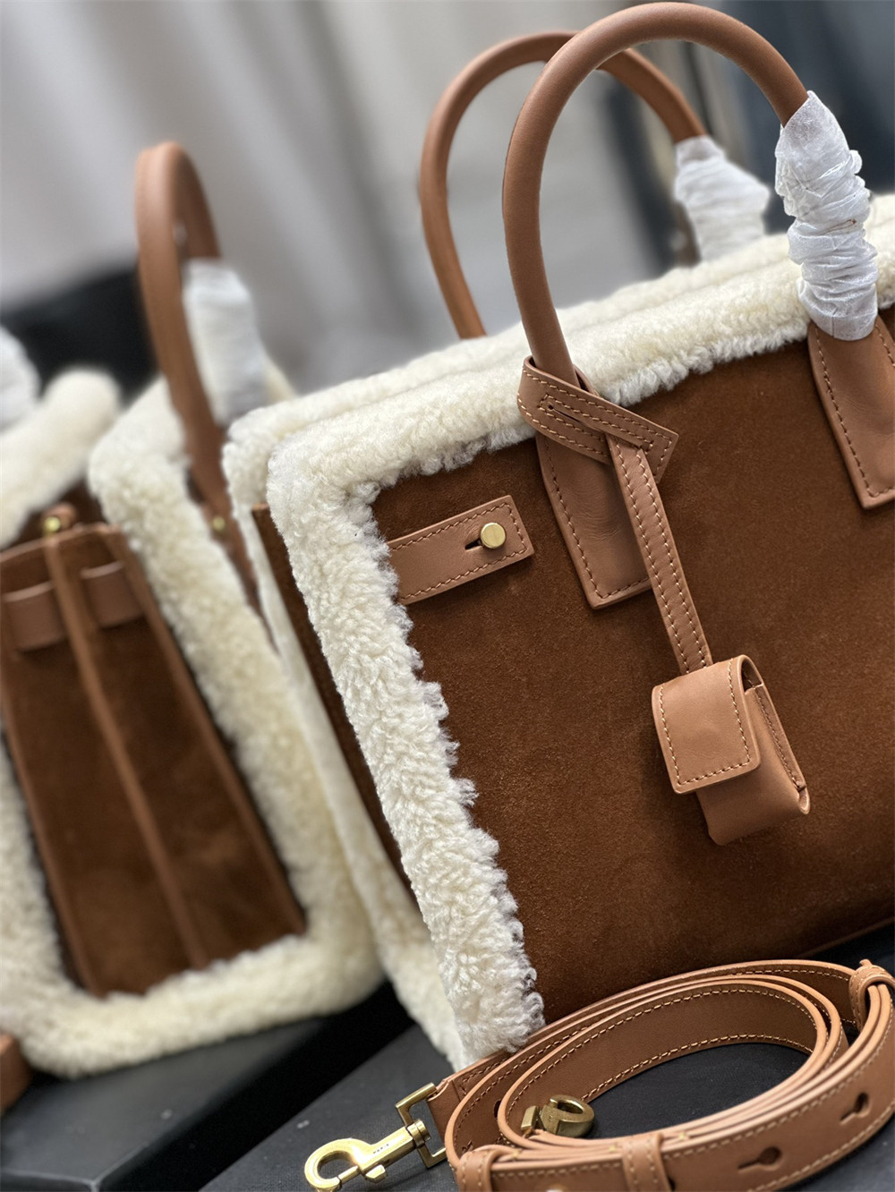 Y51 SAC DE JOUR S*pPLE SAMLL IN SUEDE AND SHEARLING DARK CIGAR AND NATURAL BEIGE