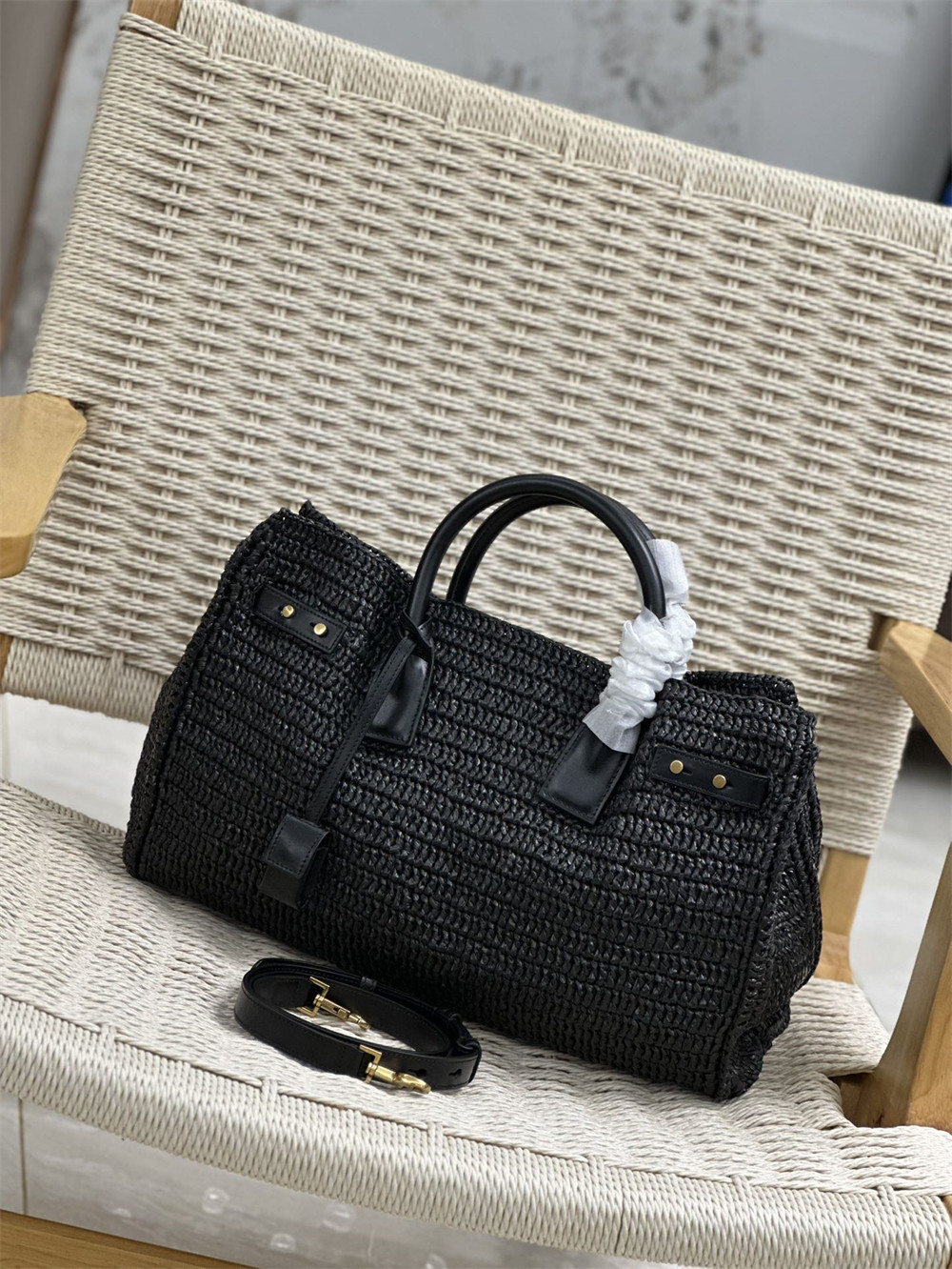 Y51 SAC DE JOUR MEDIUM S*pPLE IN RAFFIA AND VEGETABLE-TANNED LEATHER BLACK