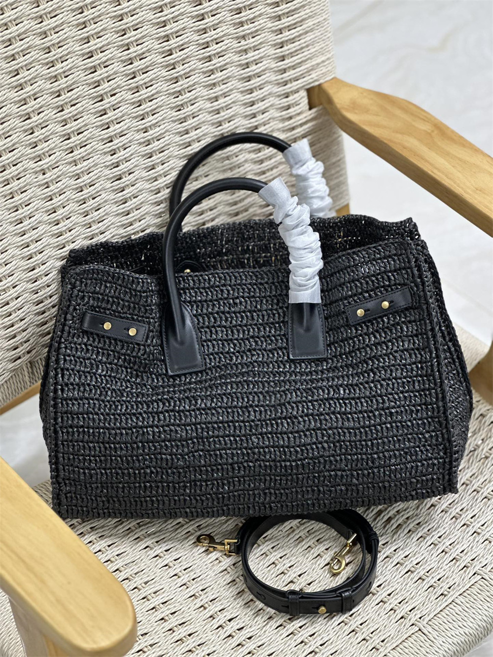 Y51 SAC DE JOUR MEDIUM S*pPLE IN RAFFIA AND VEGETABLE-TANNED LEATHER BLACK