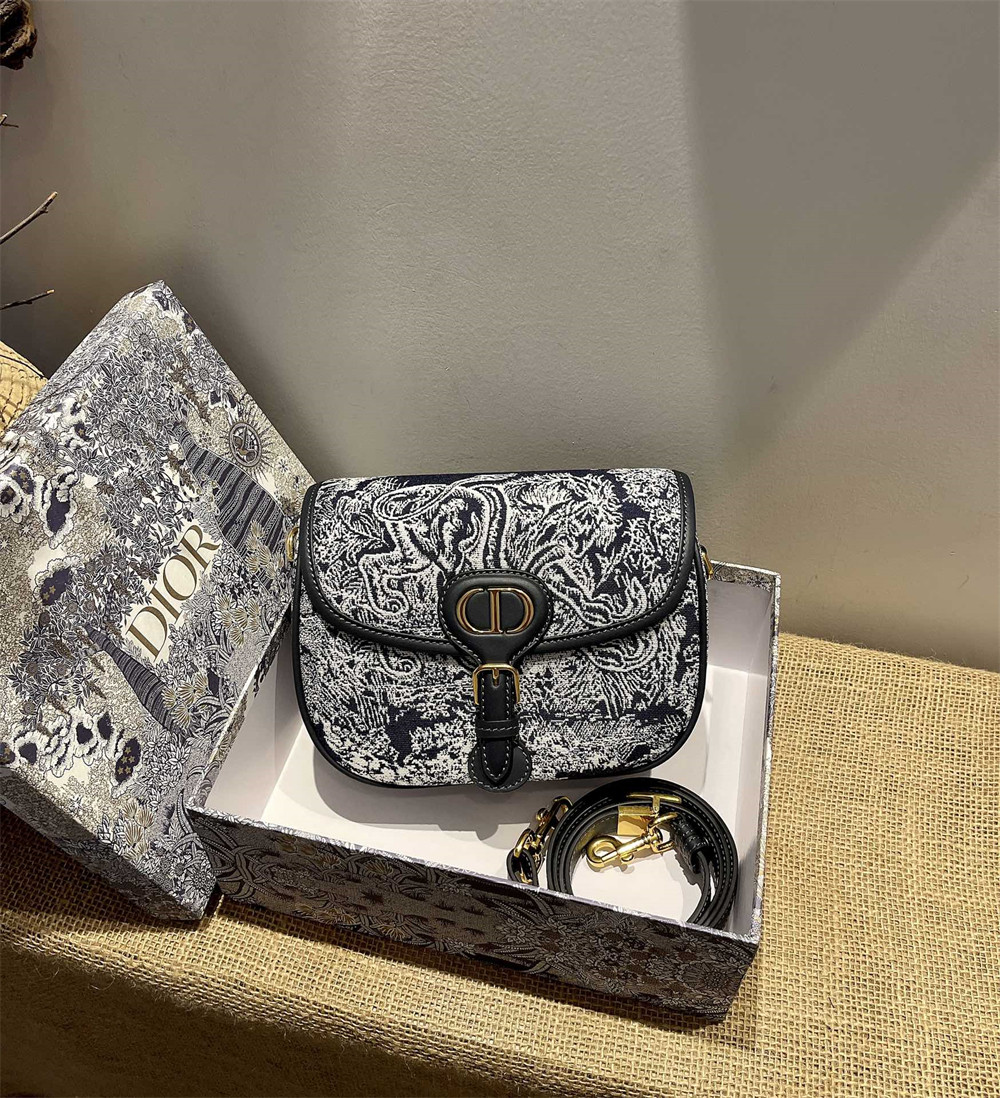 MEDIUM D10r BOBBY BAG white black D10r Oblique Jacquard