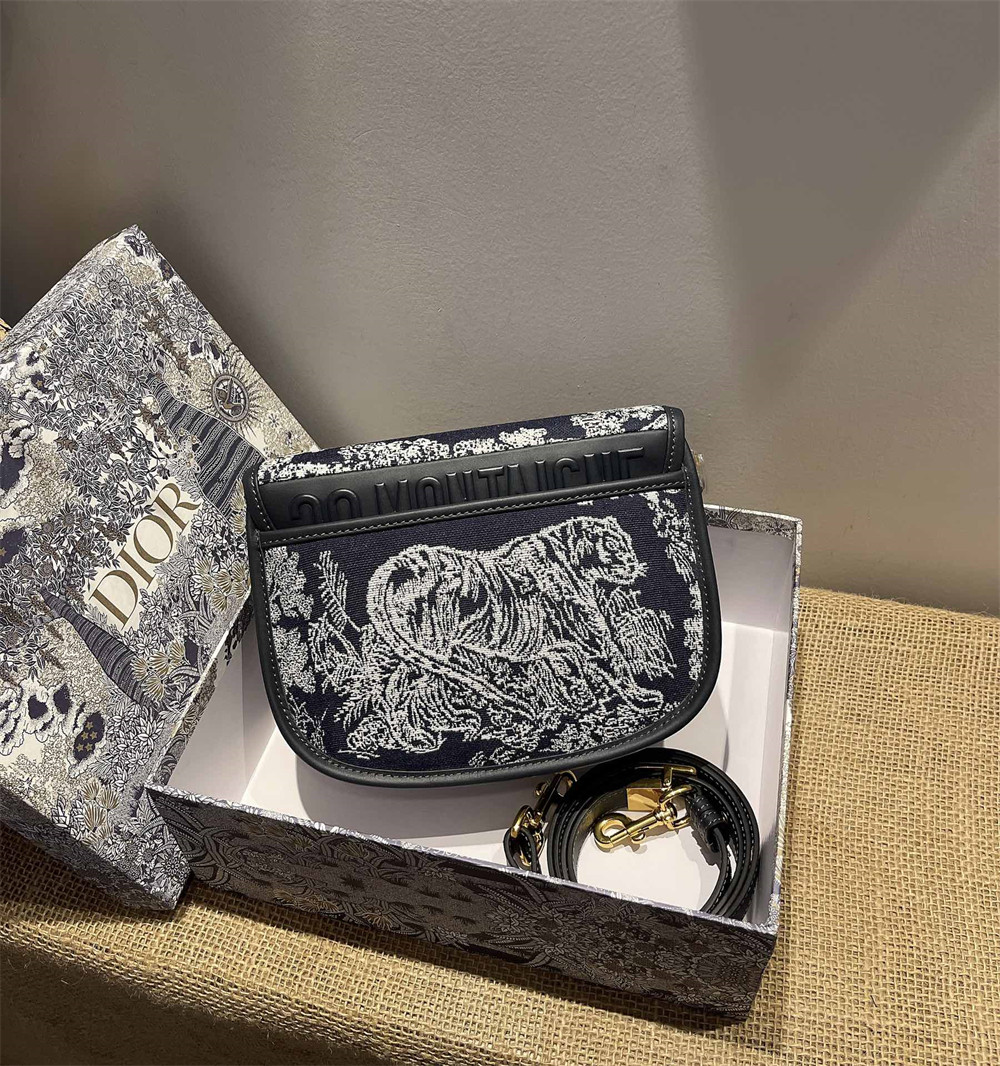 MEDIUM D10r BOBBY BAG white black D10r Oblique Jacquard