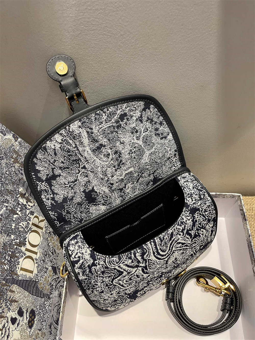 MEDIUM D10r BOBBY BAG white black D10r Oblique Jacquard