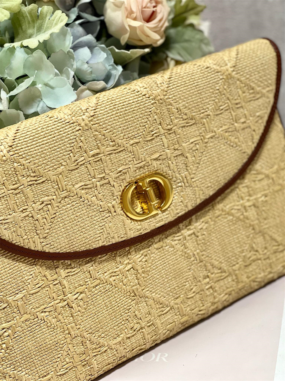 D10r 30 Montaigne Avenue weav