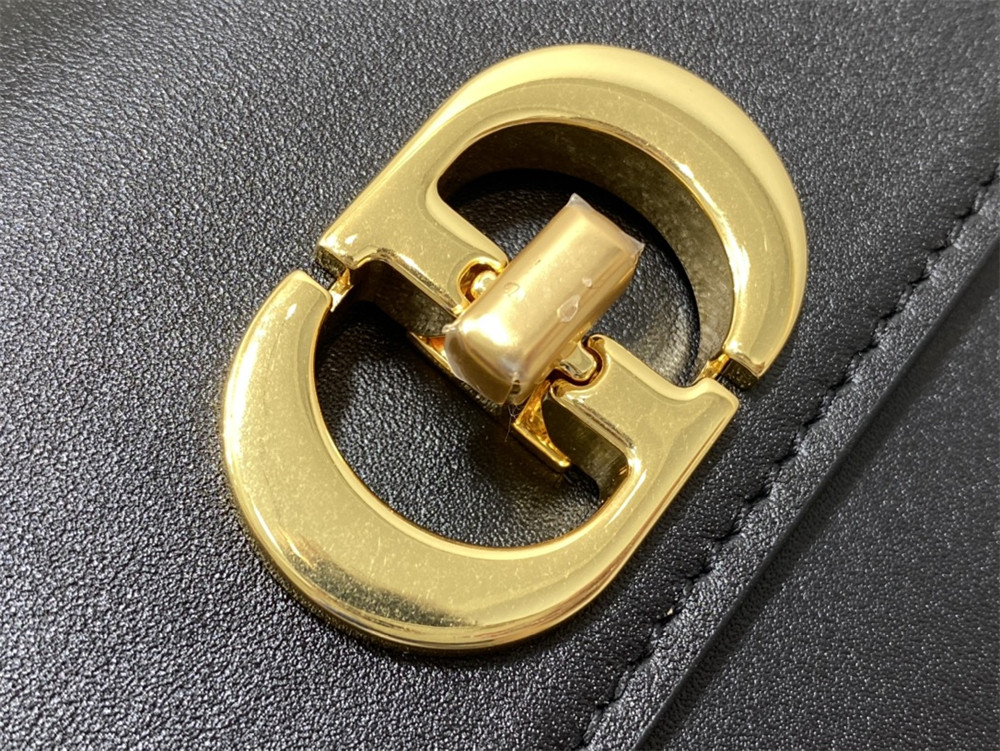 SMALL 30 MONTAIGNE AVENUE BAG black Box Calfskin