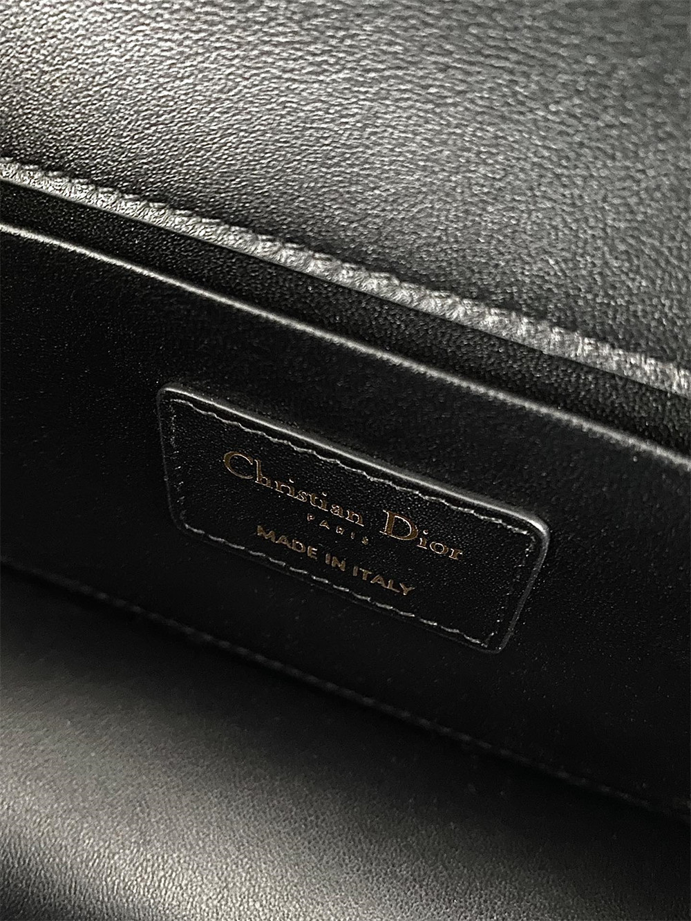 D10r 30 MONTAIGNE EAST-WEST BAG WITH CHAIN 21 x 12 x 6 cm / 8.5 x 4.5 x 2.5 inches