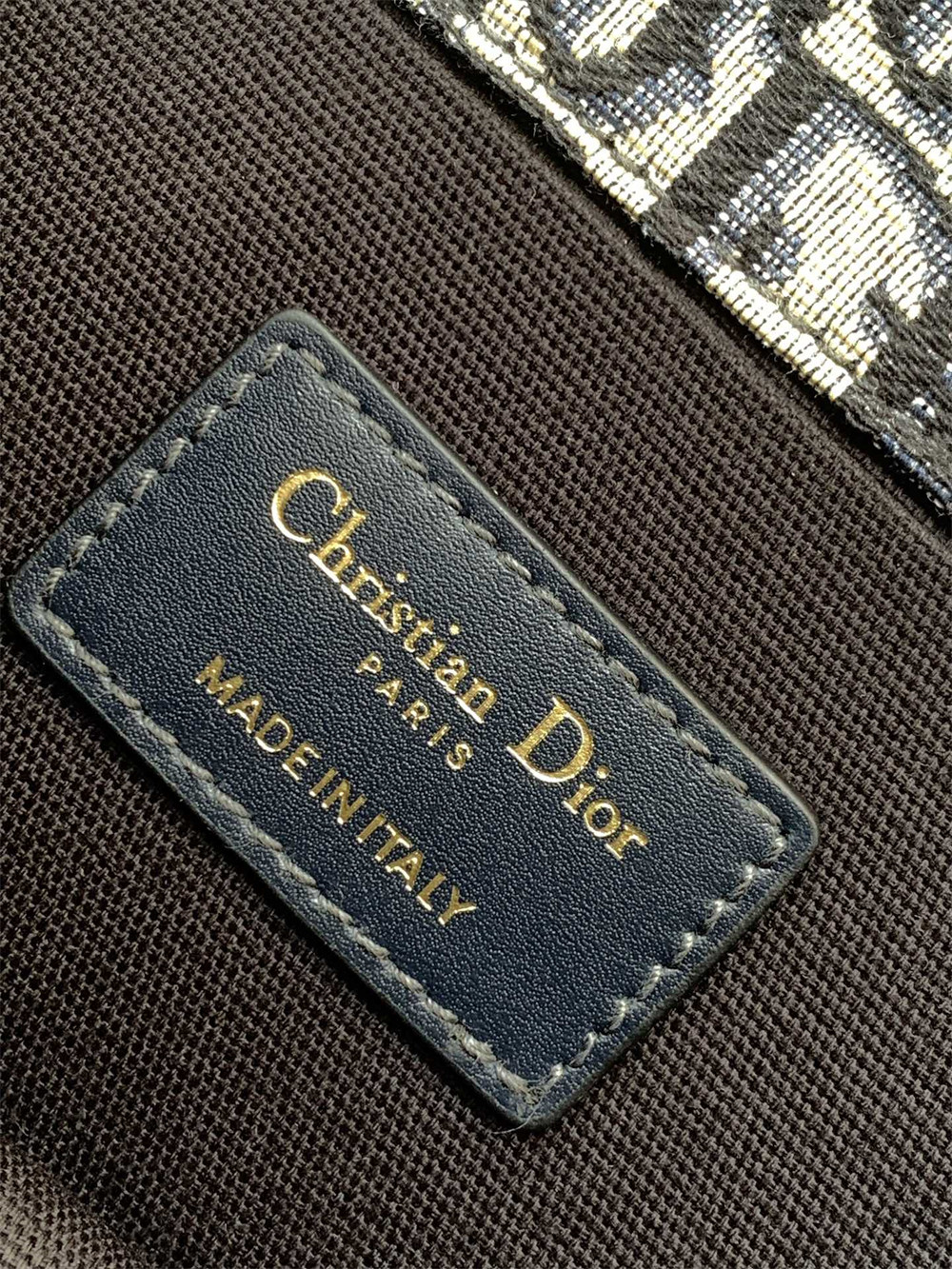 D10r 30 MONTAIGNE EAST-WEST BAG WITH CHAIN Blue D10r Oblique Jacquard 21 x 12 x 6 cm / 8.5 x 4.5 x 2.5 inches