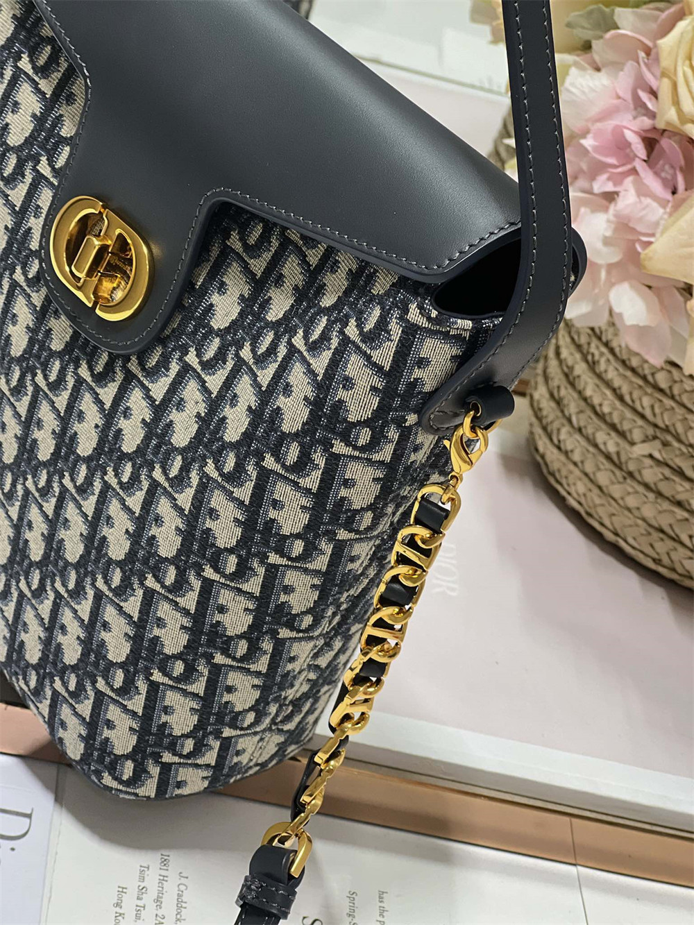 D10r 30 Montaigne Large Chain Bucket Bag Oblique Jacquard and Calfskin