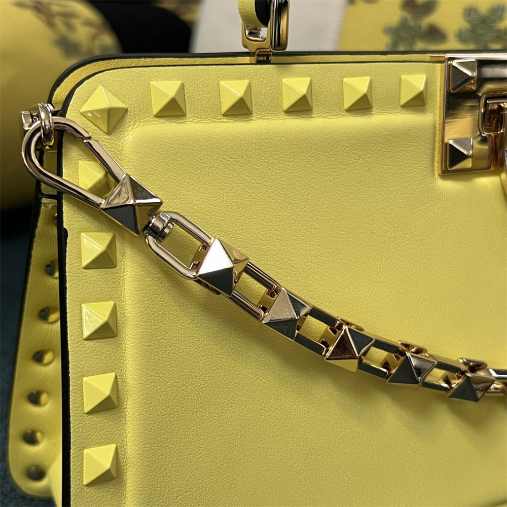Va1e*ntin0 GARAVANI ROCKSTUD23 smooth calfskin handbag Yellow