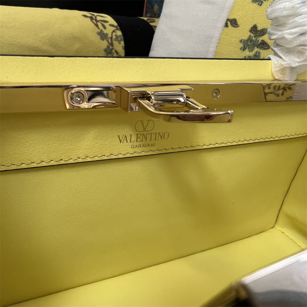Va1e*ntin0 GARAVANI ROCKSTUD23 smooth calfskin handbag Yellow