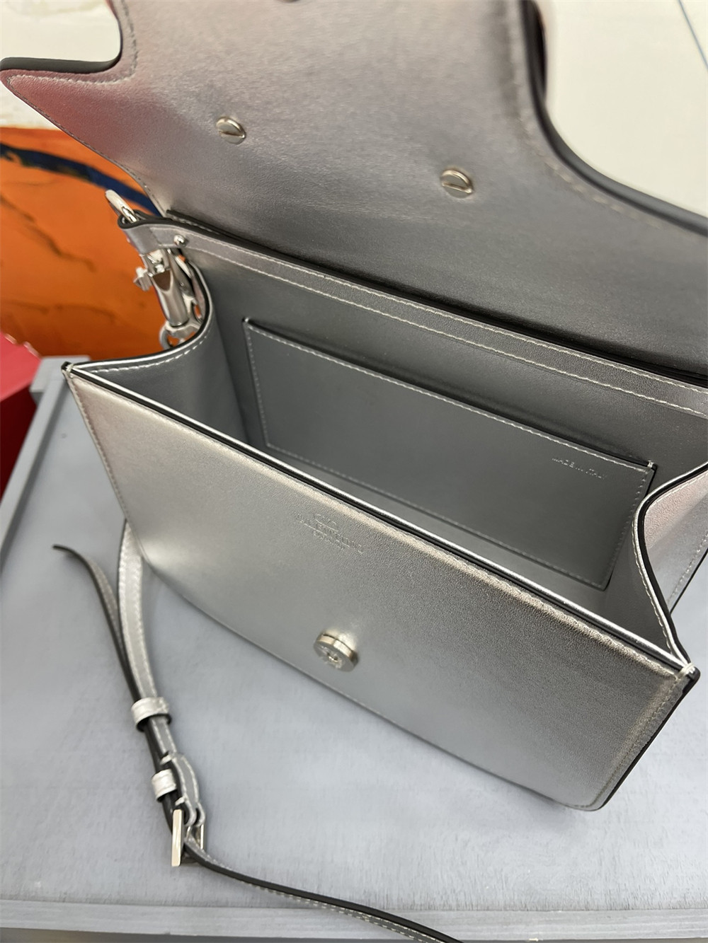 Va1e*ntin0 GARAVANI LOCÒ CALFSKIN SHOULDER SMALL BAG SILVER 22 x 16  x 7 cm