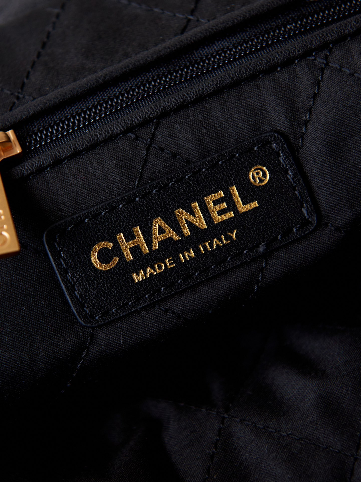 Ch**el 22 HANDBAG Shiny Calfskin Black 15.2×16.4×3.1 in