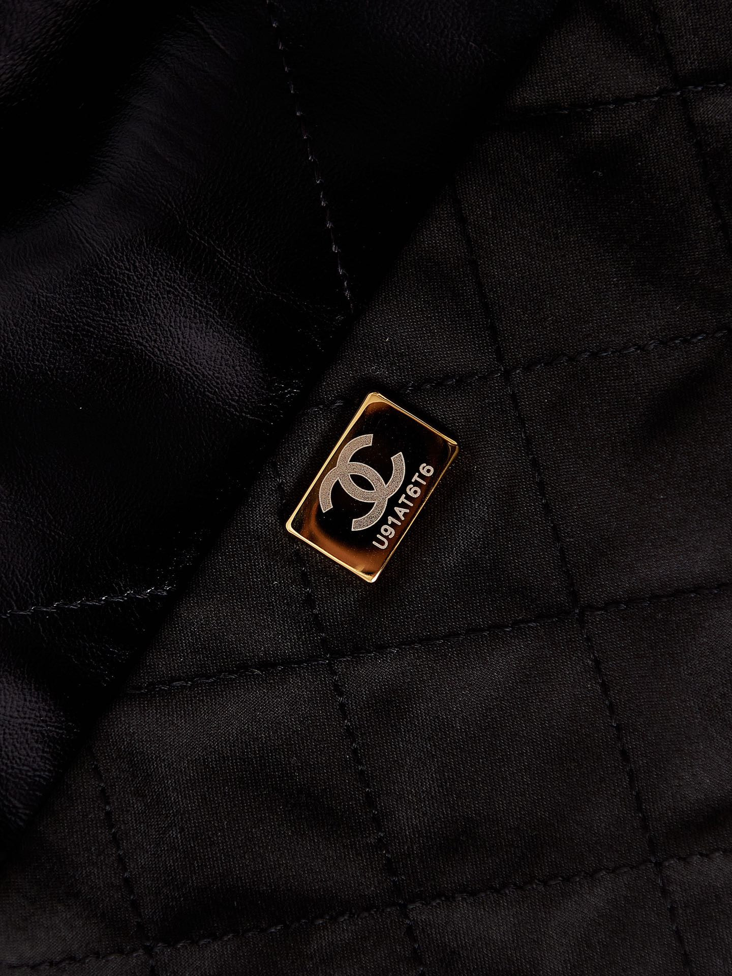 Ch**el 22 SMALL HANDBAG Shiny Calfskin & GOLD Metal BLACK 13.7×14.4×2.7 in