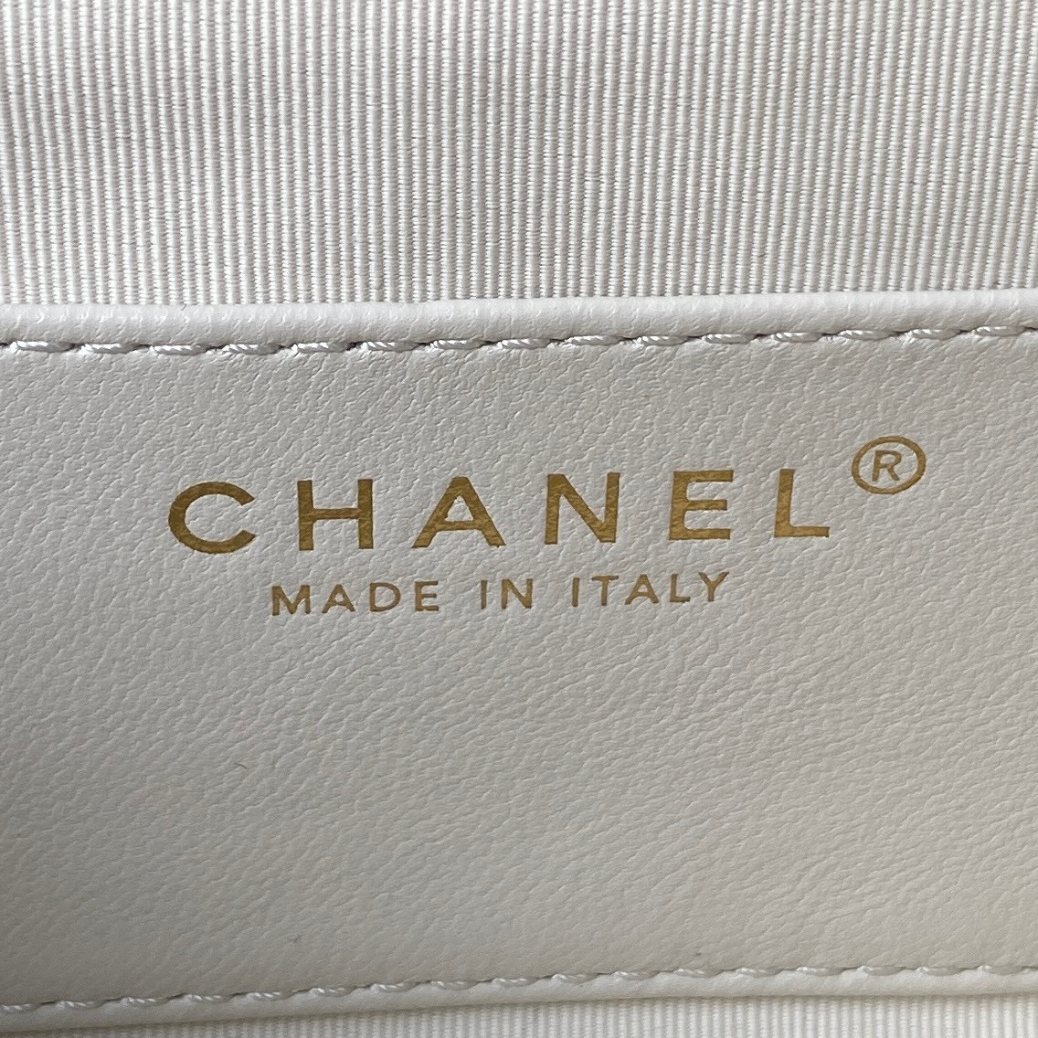 Ch**el BAGUETTE BAG WHITE 4.5 × 9.4 × 1.8 in