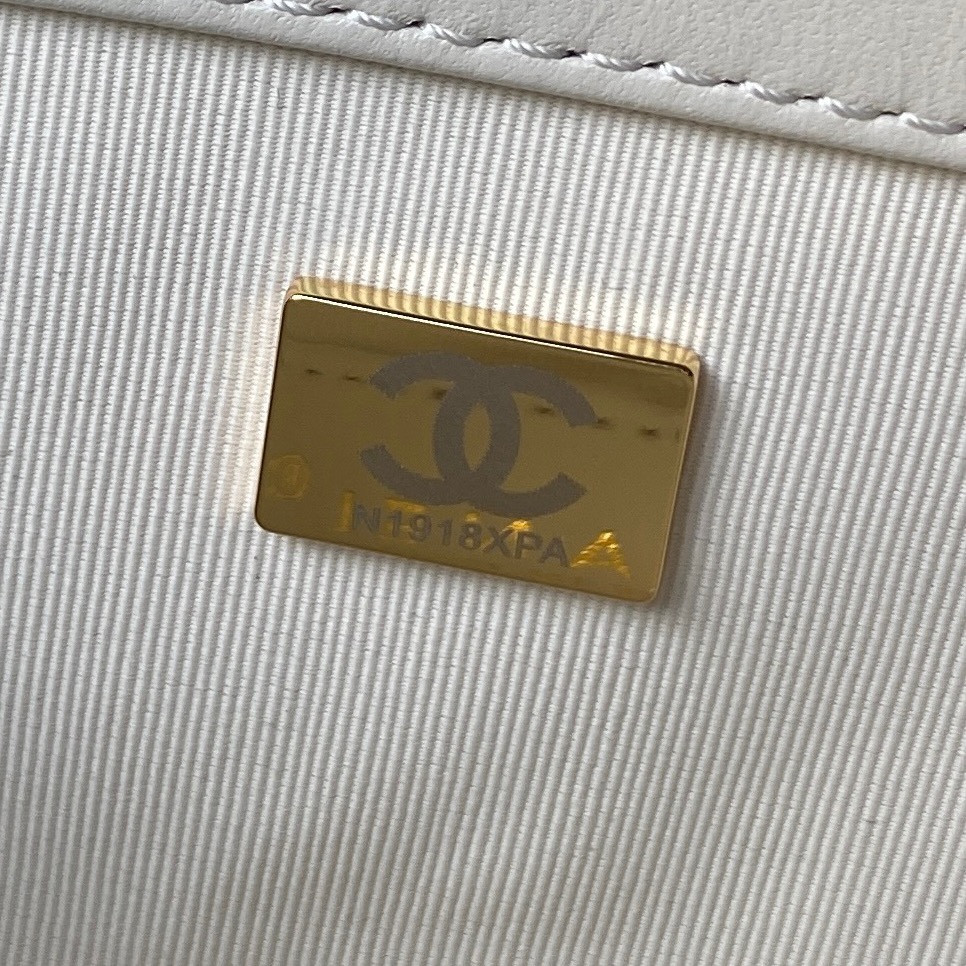 Ch**el BAGUETTE BAG WHITE 4.5 × 9.4 × 1.8 in