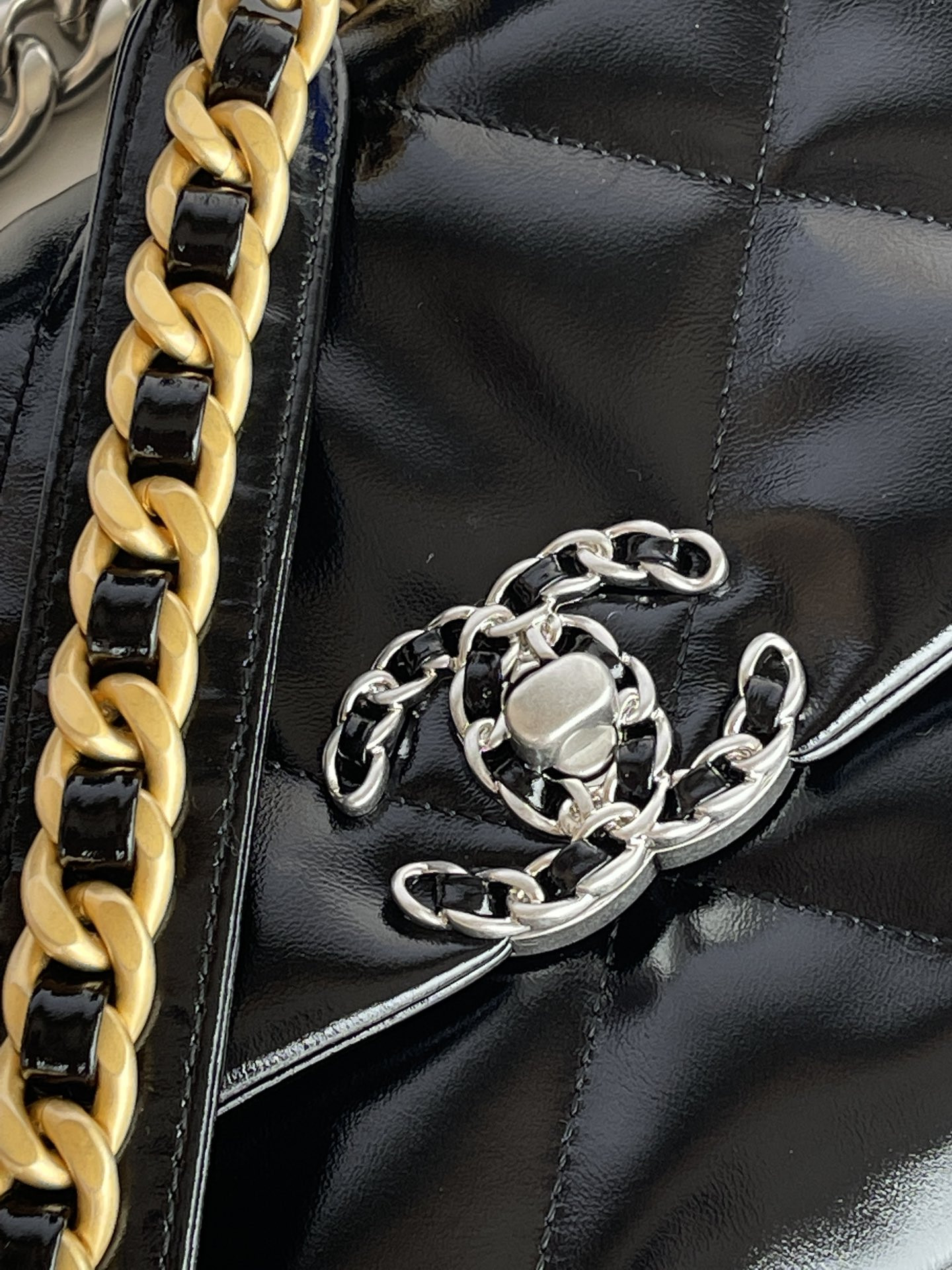 Ch**el 19 LARGE HANDBAG Shiny Leather, Gold-Tone, Silver-Tone & Ruthenium-Finish Metal Black 7.8 × 11.7 × 3.9 in