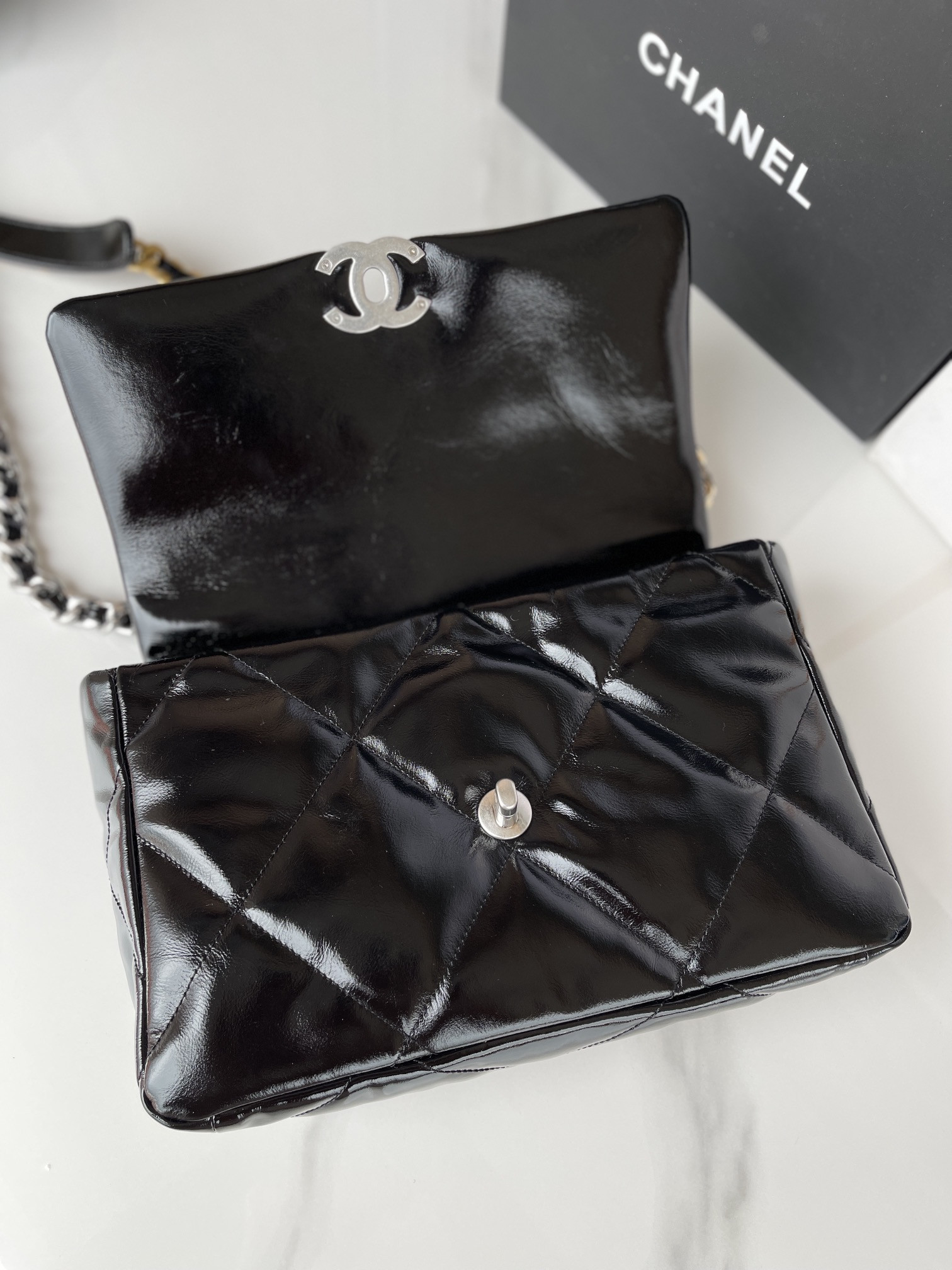 Ch**el 19 LARGE HANDBAG Shiny Leather, Gold-Tone, Silver-Tone & Ruthenium-Finish Metal Black 7.8 × 11.7 × 3.9 in