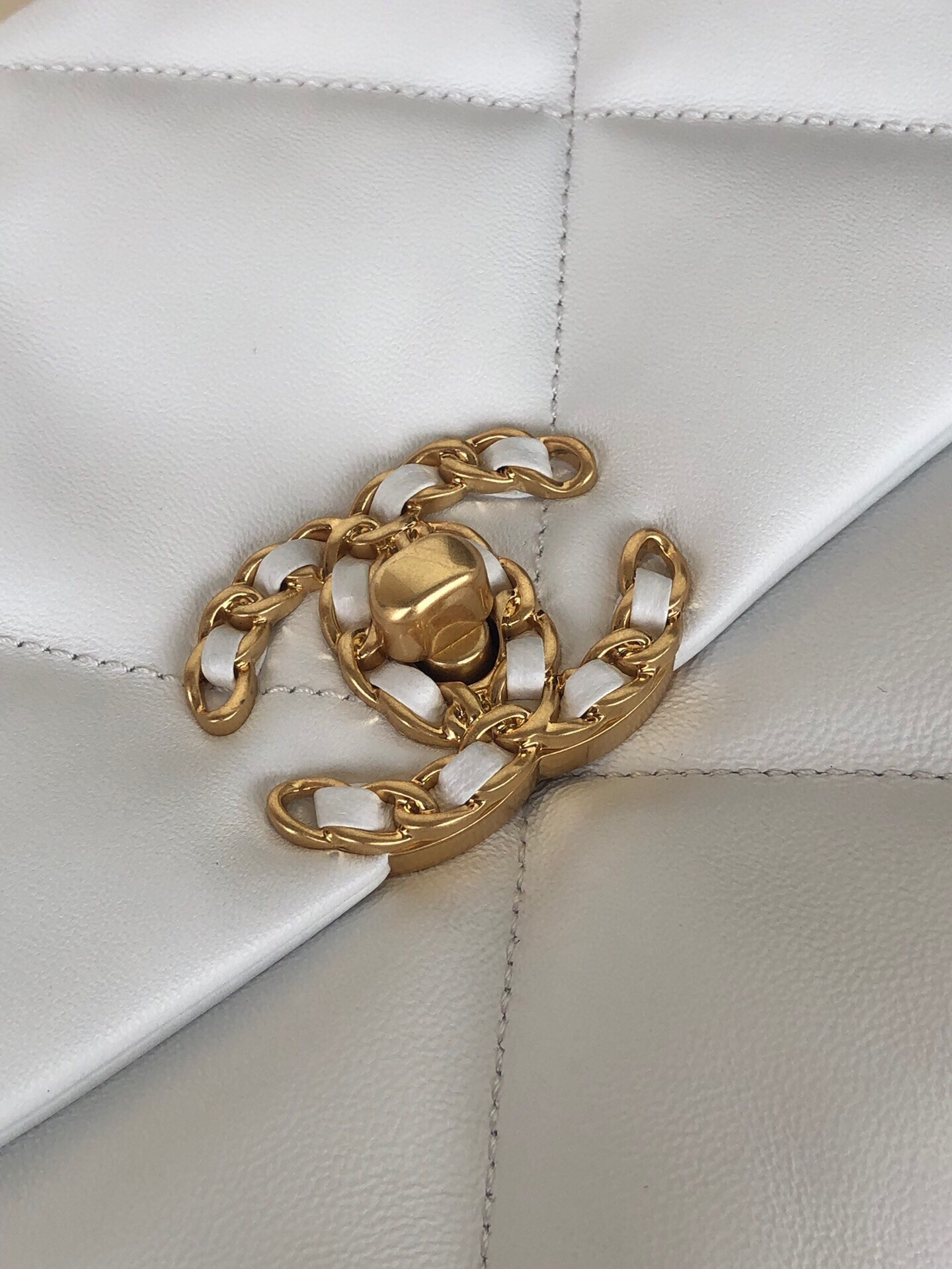 Ch**el 19 LARGE HANDBAG Shiny Leather, Gold-Tone, Silver-Tone & Ruthenium-Finish Metal White 7.8 × 11.7 × 3.9 in