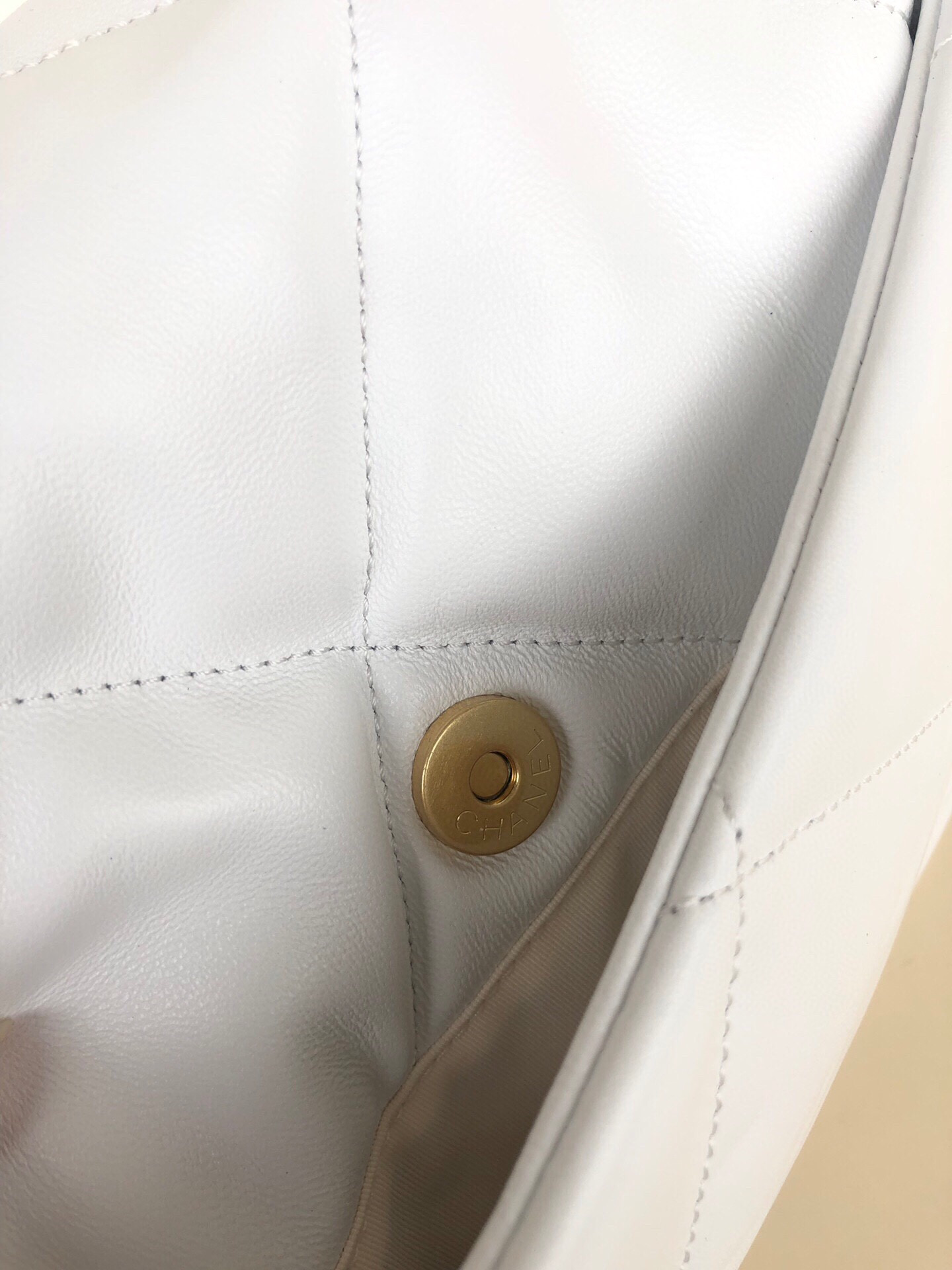 Ch**el 19 LARGE HANDBAG Shiny Leather, Gold-Tone, Silver-Tone & Ruthenium-Finish Metal White 7.8 × 11.7 × 3.9 in