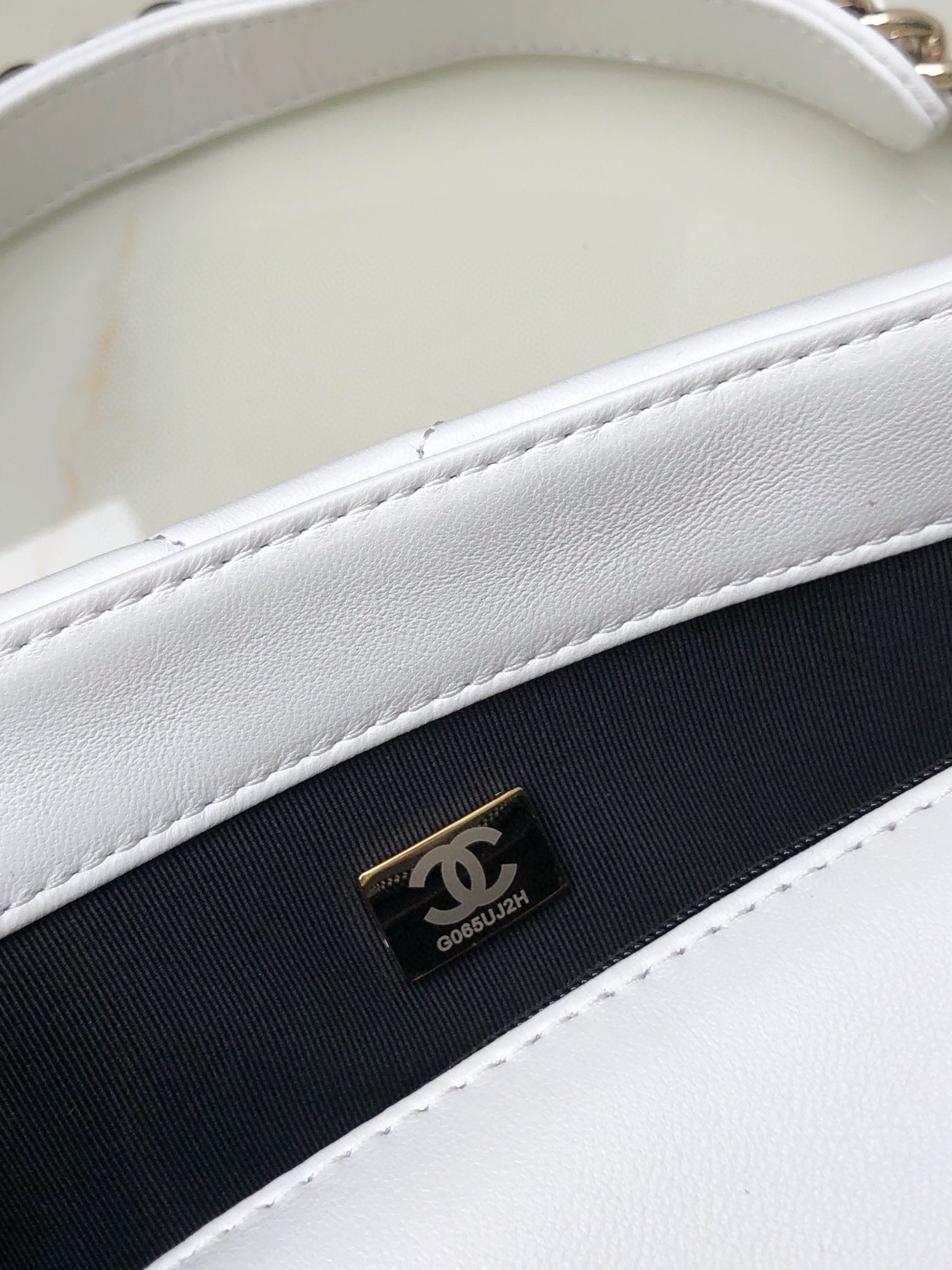 Ch**el 19 HANDBAG Shiny Leather, Gold-Tone, Silver-Tone & Ruthenium-Finish Metal White 6.2 × 10.1 × 3.5 in