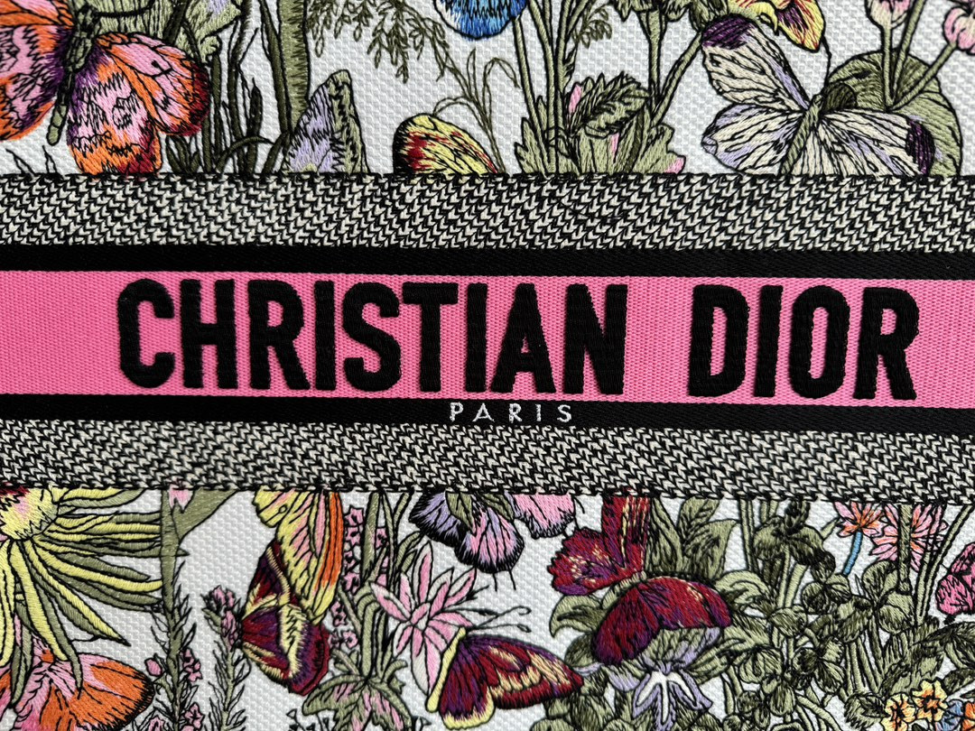 Large D10r BOOK TOTE WHITE MULTICOLOR MEXICO MILLEFIORI EMBROIDERY 16.5 x 14 x 7.5 inches