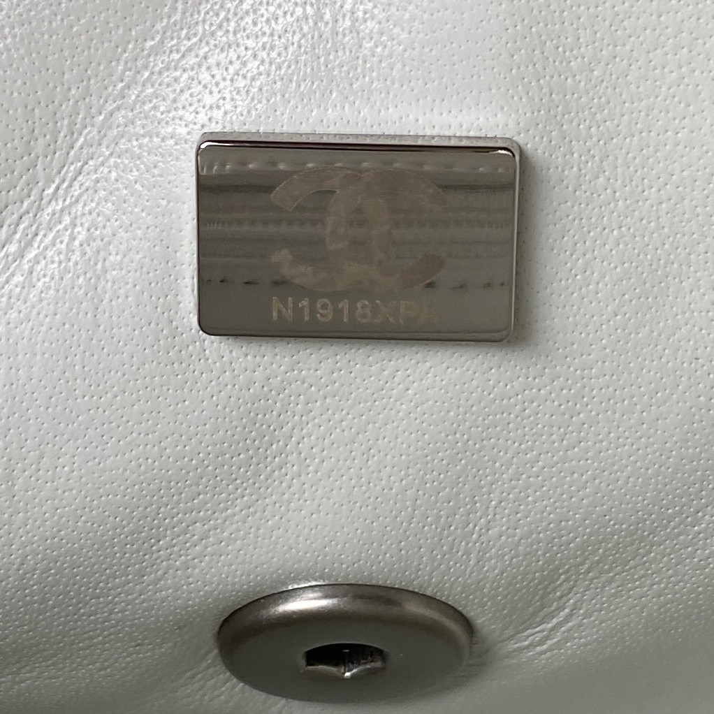 Ch**el MINI FLAP BAG SHINY CALFSKIN & SILVER-TONE METAL WHITE 4.7 × 7.8 × 2.3 in