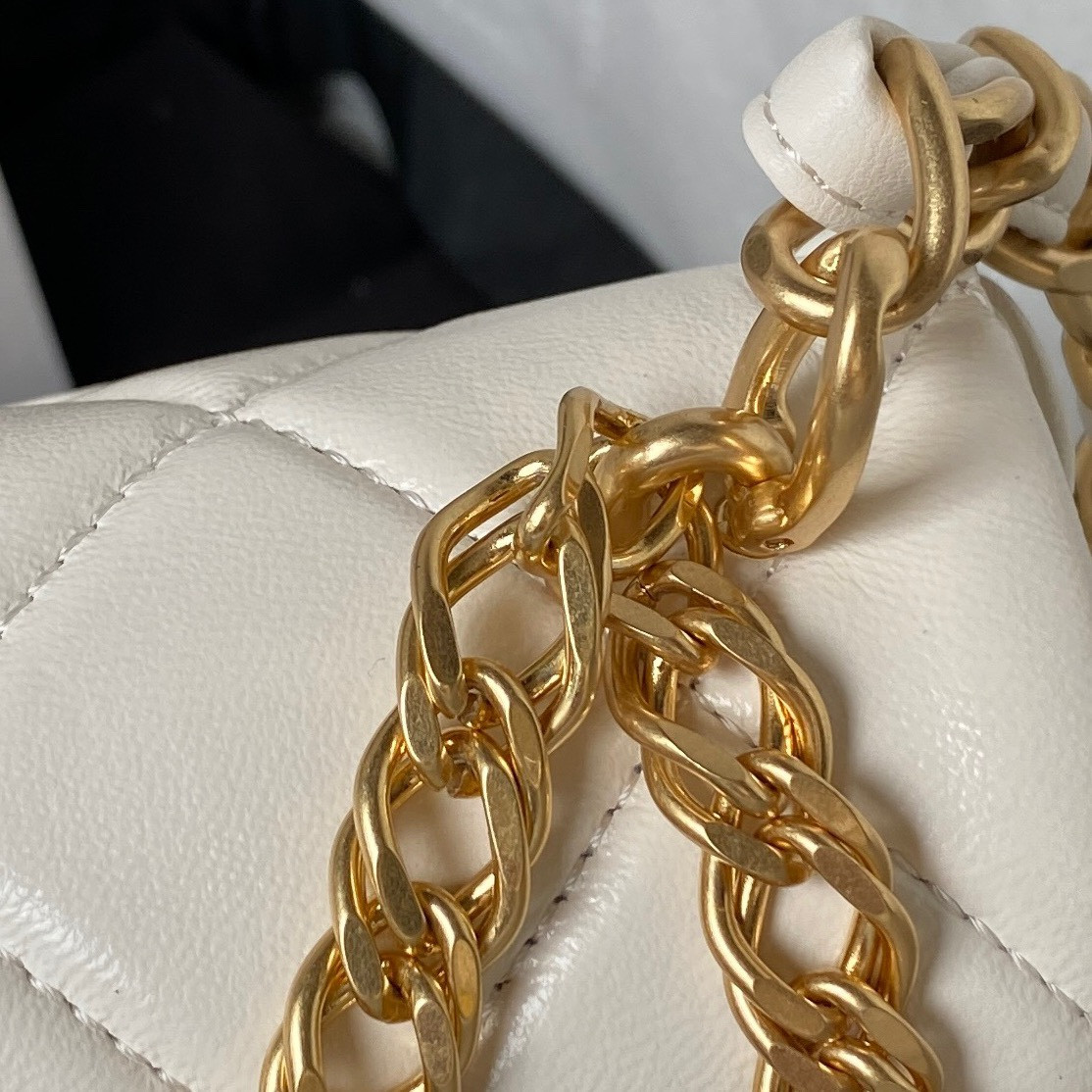 Ch**el MINI FLAP BAG WHITE 4.7 × 7.8 × 2.3 in