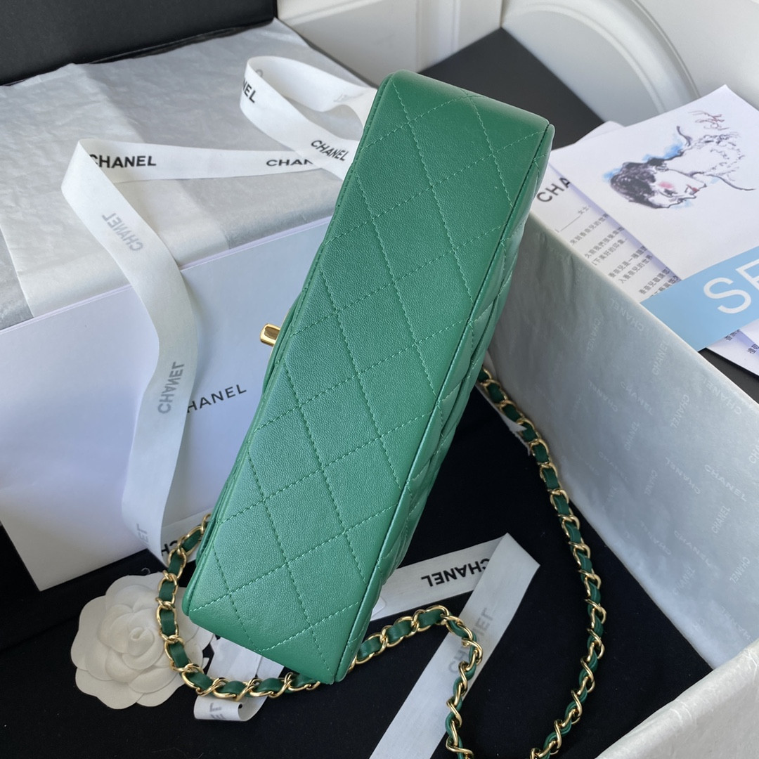 Ch**el SMALL CLASSIC HANDBAG Grained SHINY Calfskin & Gold-Tone Metal Green 5.7 × 9 × 2.3 in