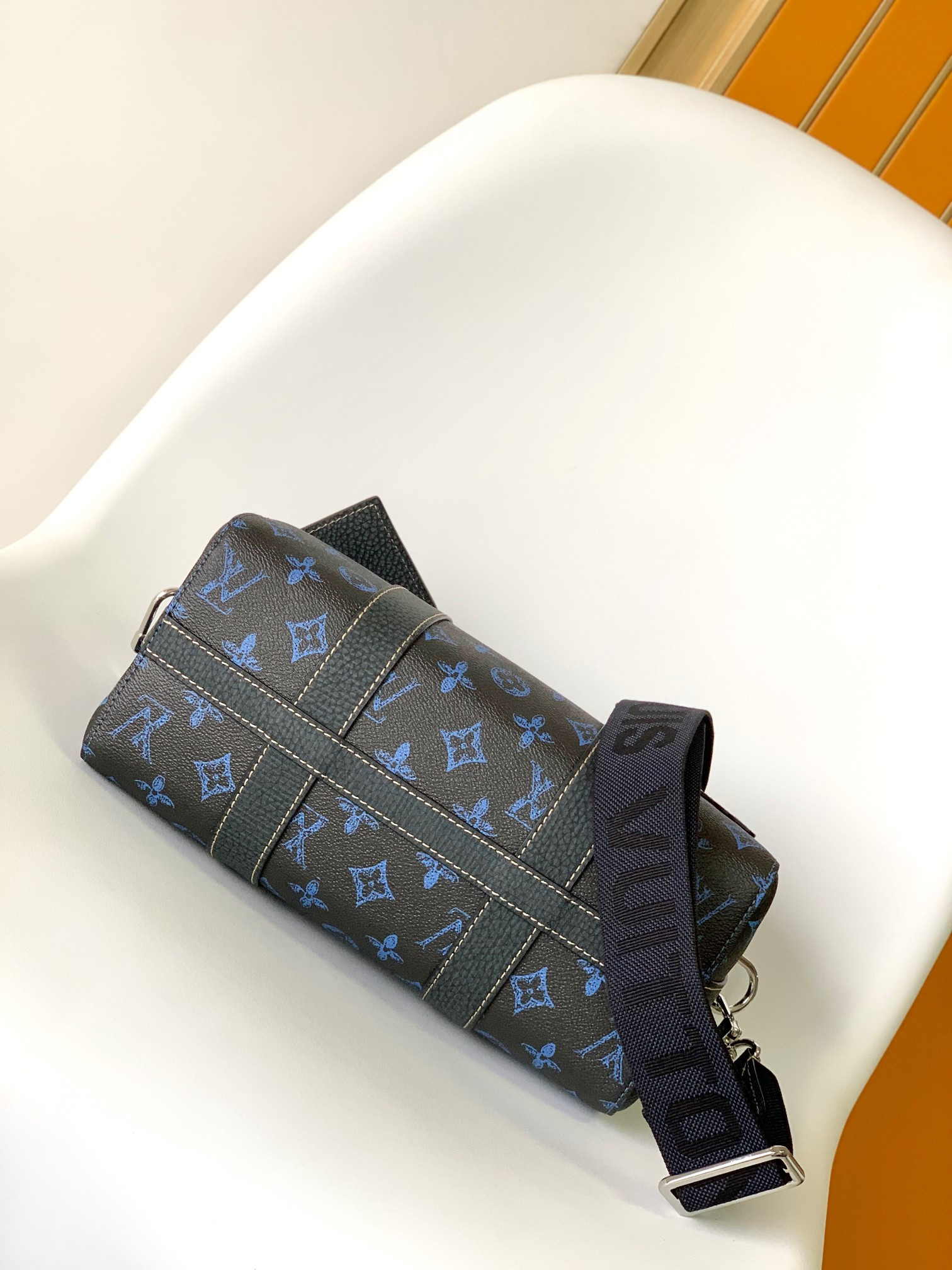 L0vis Vvtt0n Keepall Bandoulière 25 M46339 9.8 x 5.9 x 4.3 inches