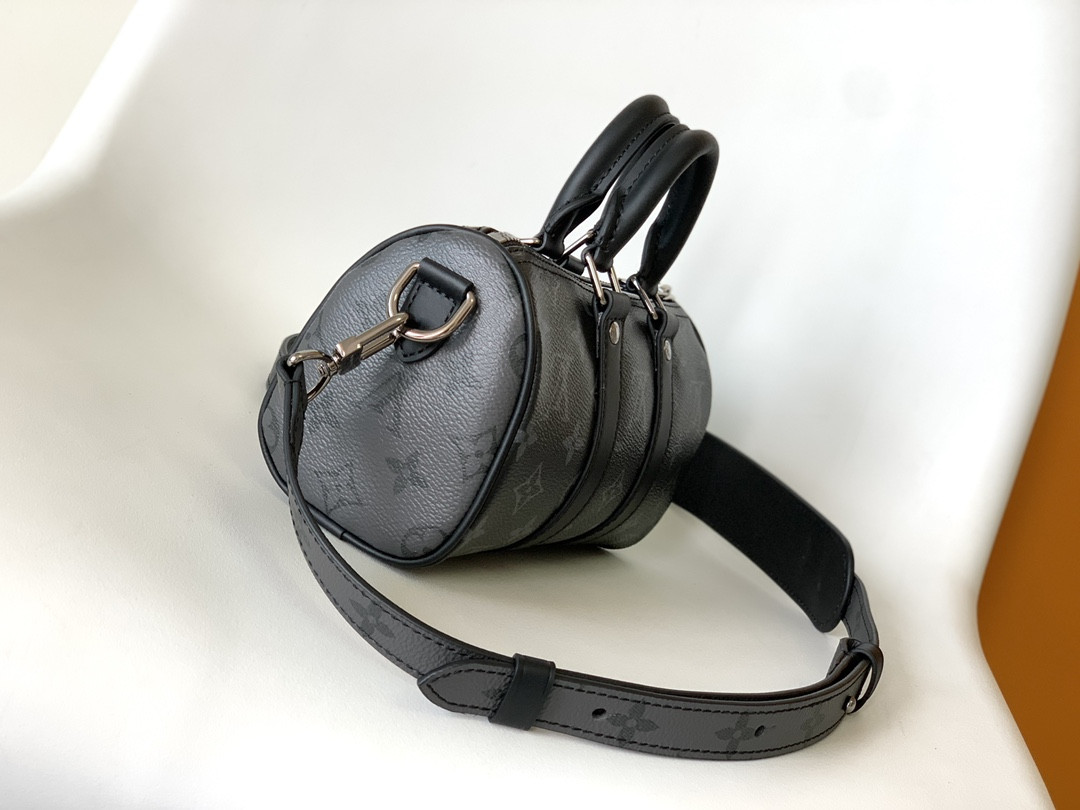 L0vis Vvtt0n Keepall XS Monogram Eclipse Reverse Black M45947 21 x 12 x 9 CM