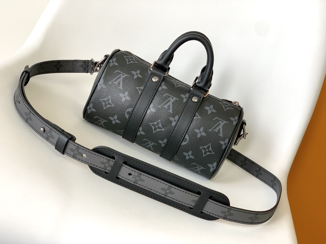 L0vis Vvtt0n Keepall XS Monogram Eclipse Reverse Black M45947 21 x 12 x 9 CM