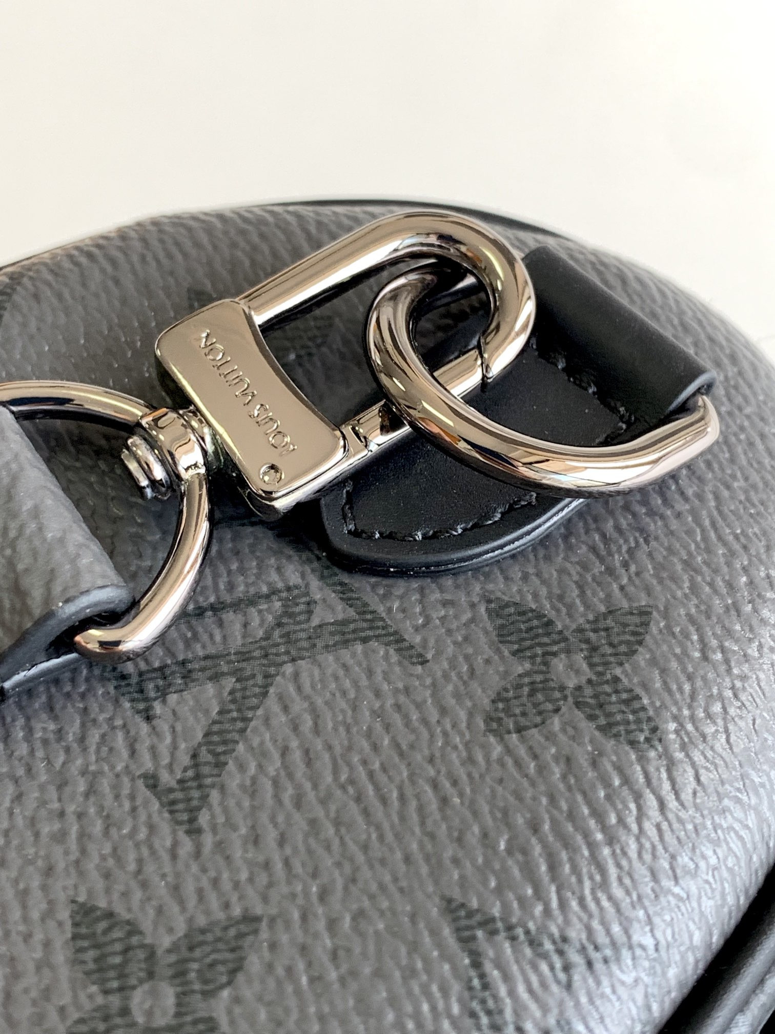 L0vis Vvtt0n Keepall XS Monogram Eclipse Reverse Black M45947 21 x 12 x 9 CM