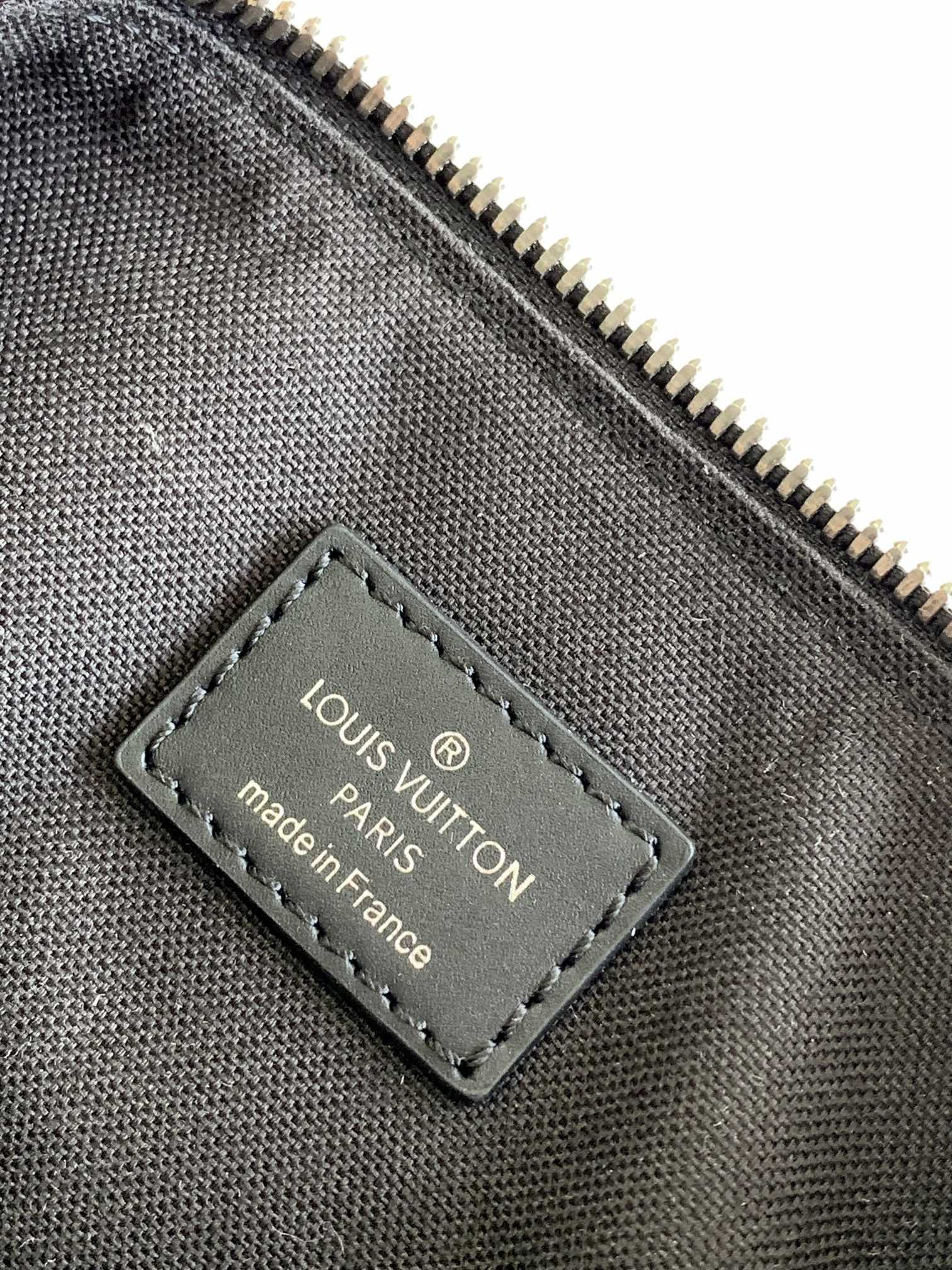 L0vis Vvtt0n Keepall XS Monogram Eclipse Reverse Black M45947 21 x 12 x 9 CM