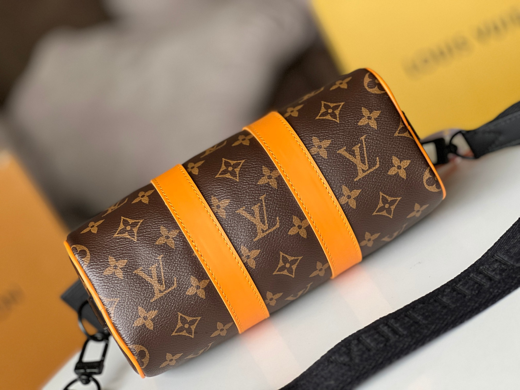 L0vis Vvtt0n Keepall Bandoulière 25 M46687 9.8 x 5.9 x 4.3 inches